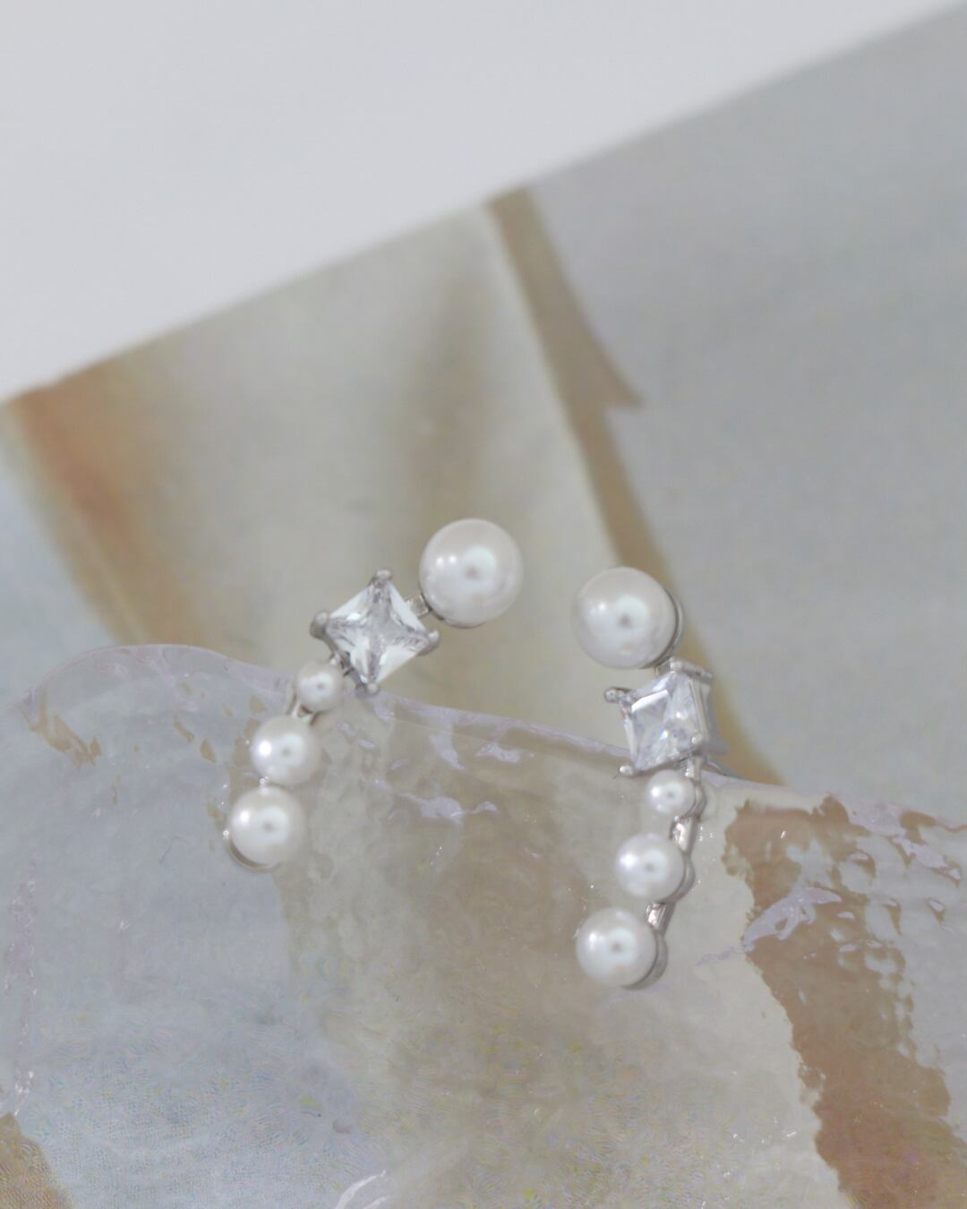 パールラインカーブピアス G25067