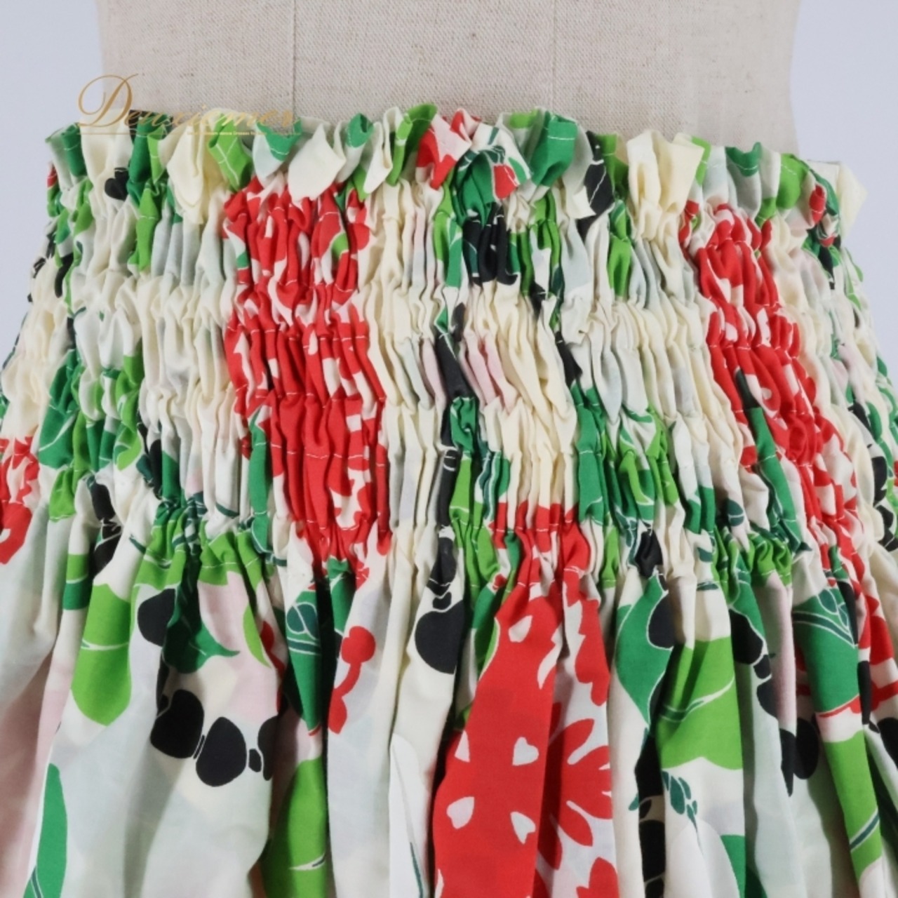 フラダンス 衣装 パウスカート ホワイト系 シングル シンプル 花柄 葉っぱ柄 かわいい 華やか 鮮やか 明るい 白 緑 赤 ハワイアン アロハ ハワイアンプリント フラ ダンス レッスン 練習 アロハ柄 おしゃれ 踊り着 カラフル