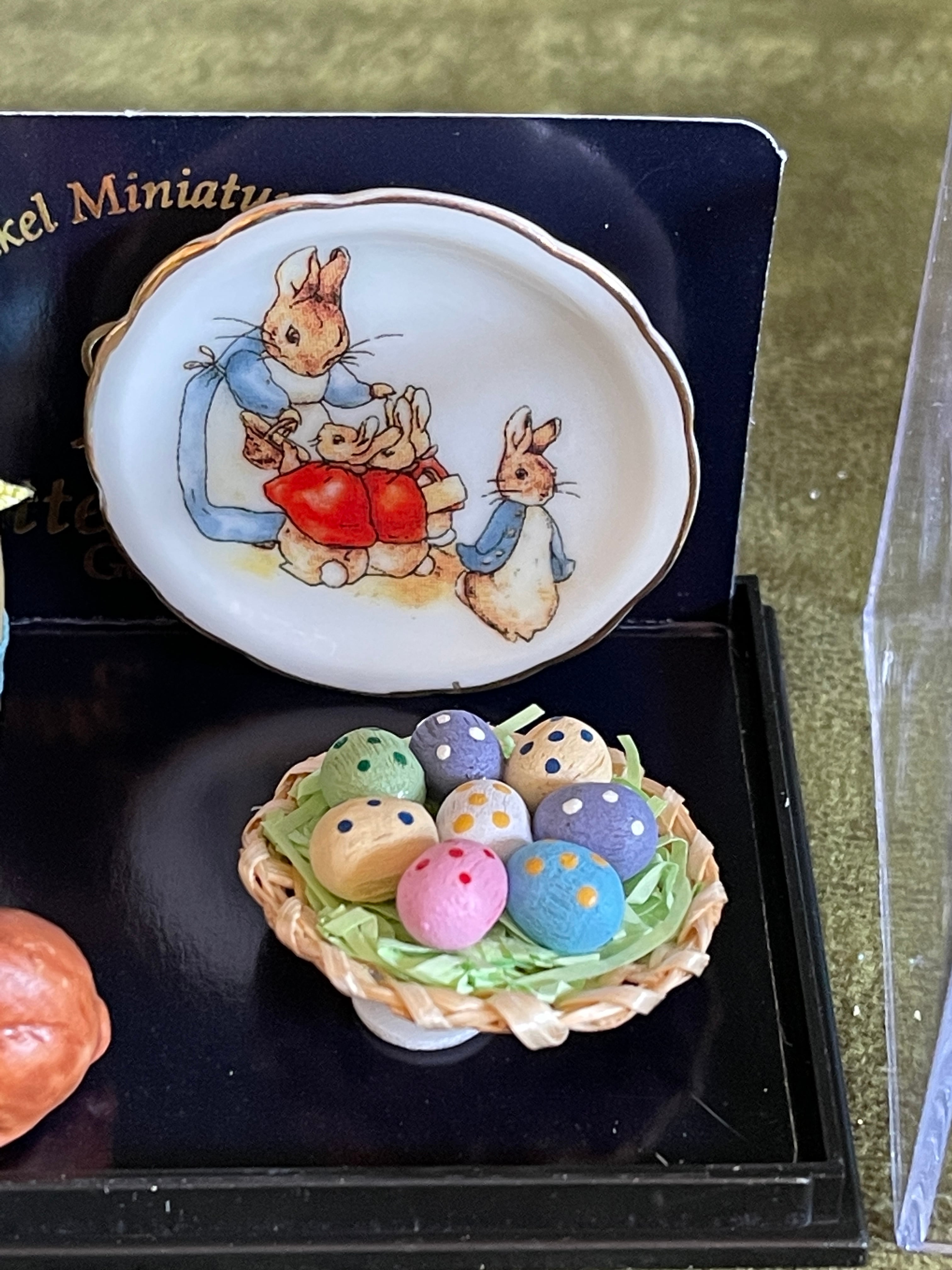 新品】【ドイツ製】 HUTSCHENREUTHER すくな Easter Rabbit
