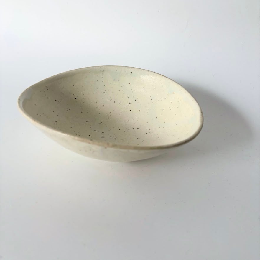 八木橋昇 粉引マット 楕円平鉢5寸 | WOLK
