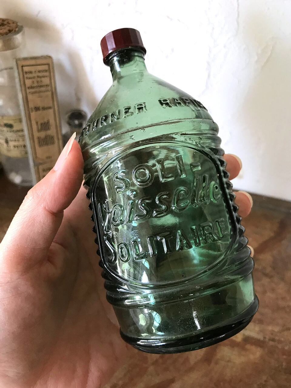 エンボスロゴ入り 液体せっけんのガラス瓶 | Brocante de La Cocotte