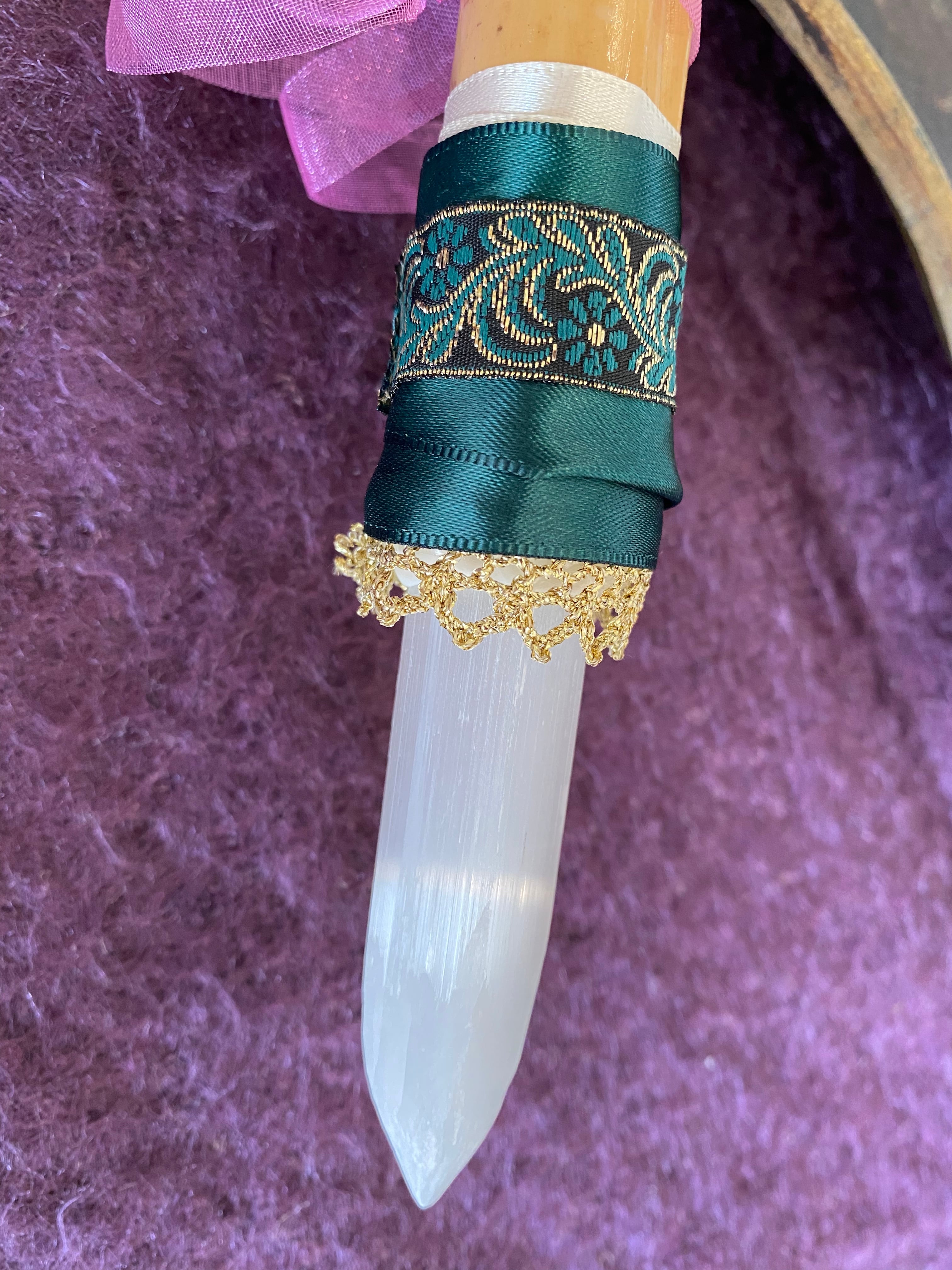 再販!!古代の始祖鳥の夢☆*** 水晶の晶洞石をはめ込んだ美しい