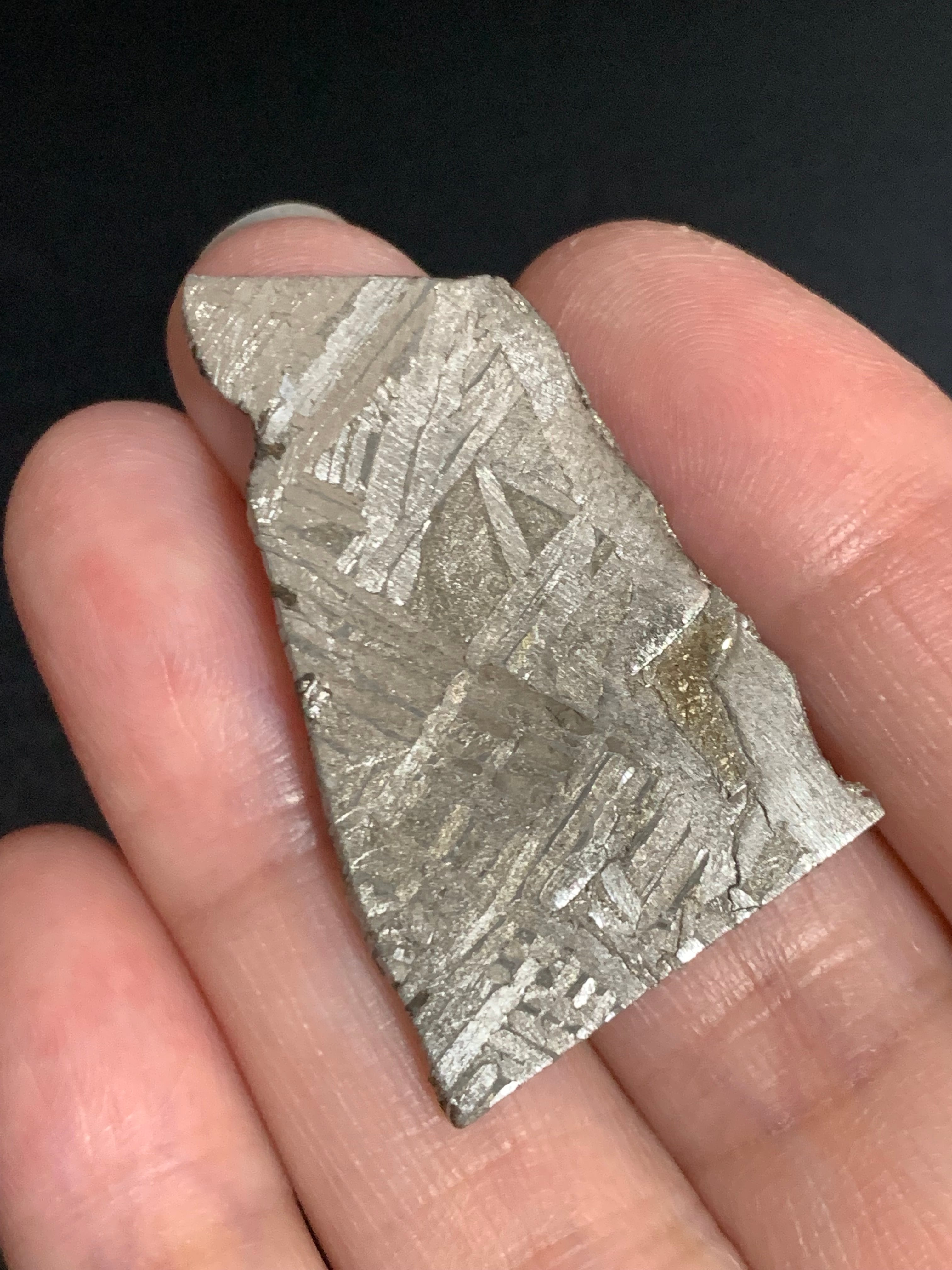 極上 アルタイ鉄隕石 350g 隕石 パワーストーン 宝石 天然石 アルタイ隕石】極薄でもギラギラ!なアルタイ隕石