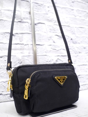 【極美品】 PRADA プラダ ナイロン×サフィアーノレザー フロントZIPポケット クロスボディ ショルダー カメラ バッグ ポーチ ポシェット 黒