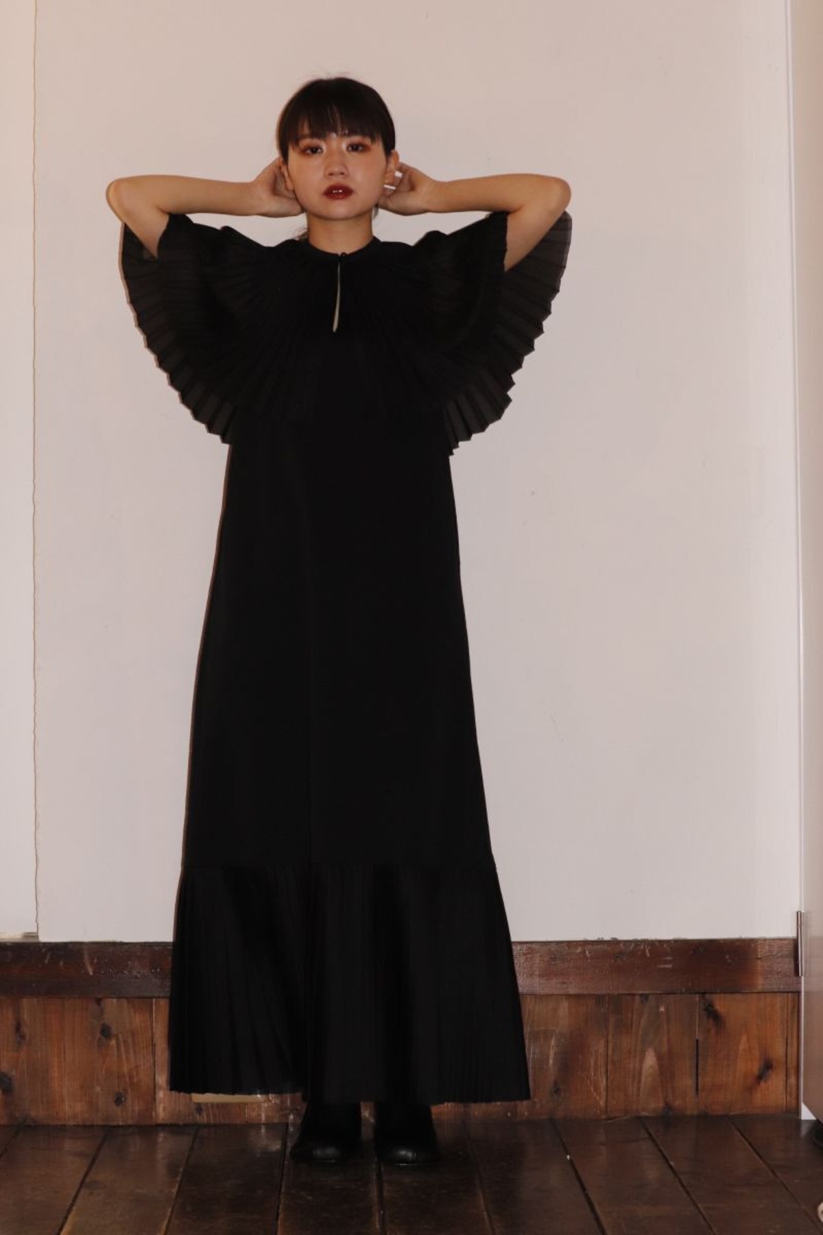 FUMIE=TANAKA フミエタナカ pleats neck OP F23S-09 | ANERCA & L.I.V