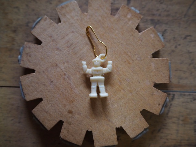 AMERICA ~1960’s Vintage celluloid charm