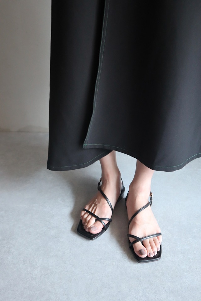 Asymmetry　cross　sandals　BLACK