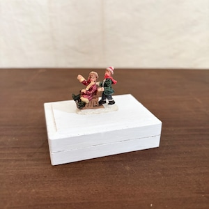 tsuitachiの木箱・そり遊びカップル