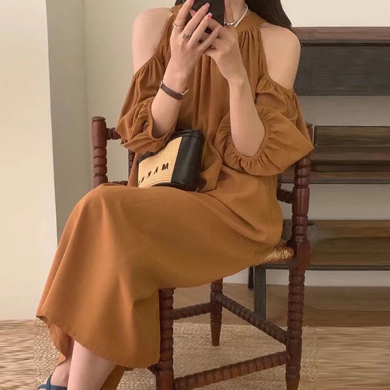 【新作】【送料無料】 韓国のシックな夏のレトロな気質ラウンドネックオフショルダーデザイン膝丈ロングプリーツランタンスリーブドレス女性のための 0277847300886