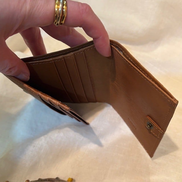 B.stuff　「エイミーⅡ」ミニマム三つ折りお財布(クミン)