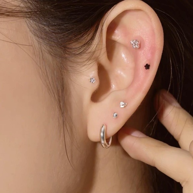 【送料無料】スワロフスキーハート 耳つぼジュエリー wbL