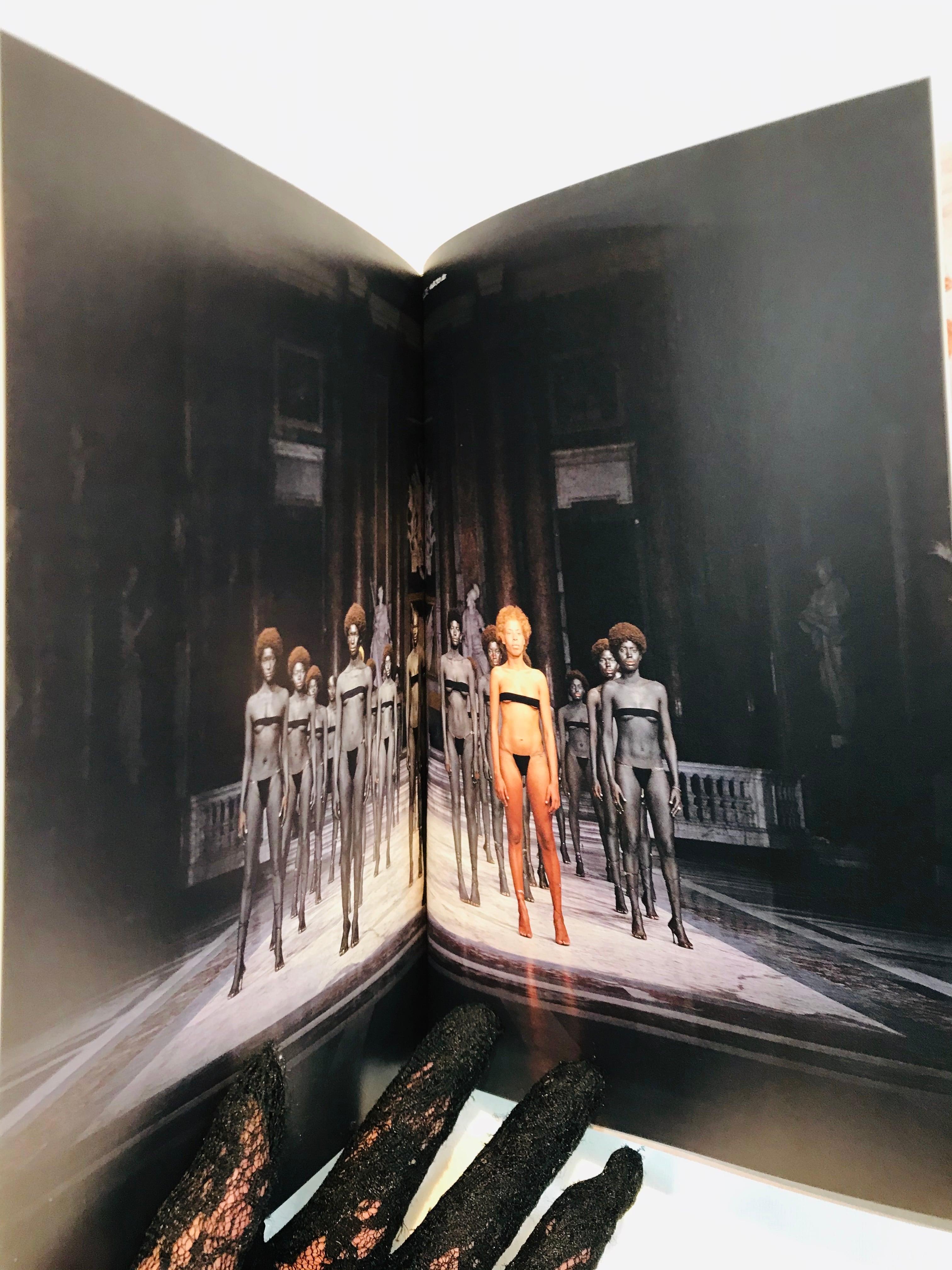 ヴァネッサ・ビークロフト VANESSA BEECROFT | zbooks