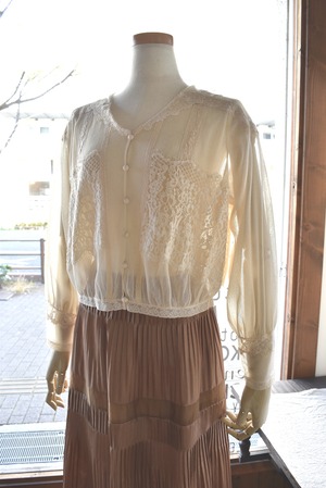 Rijoui(リジュイ) 25A/W 前開きレースブラウス