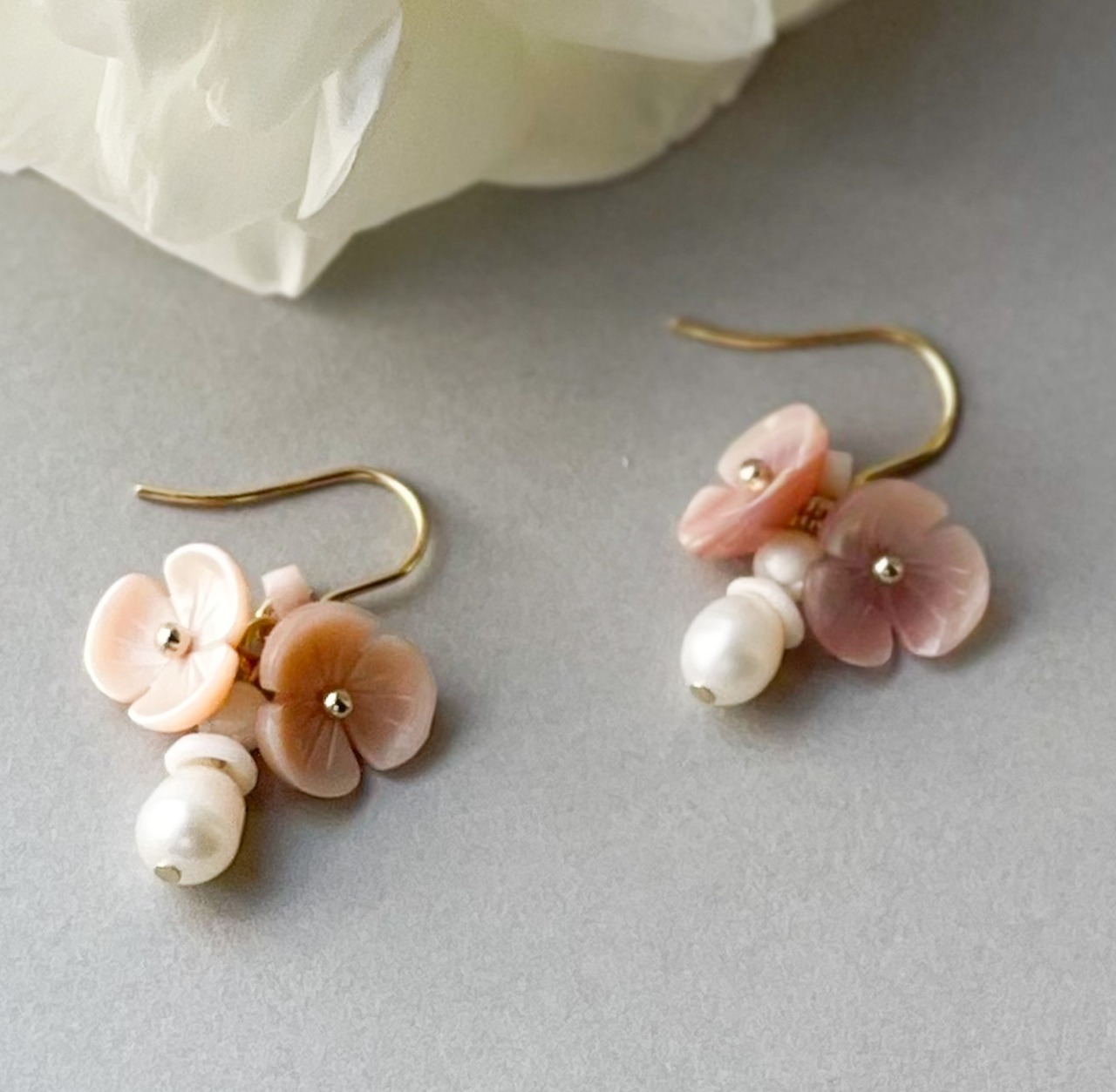 花 ピアス ピンク パール 桜 シェルフラワーとパールのピアス【金属 