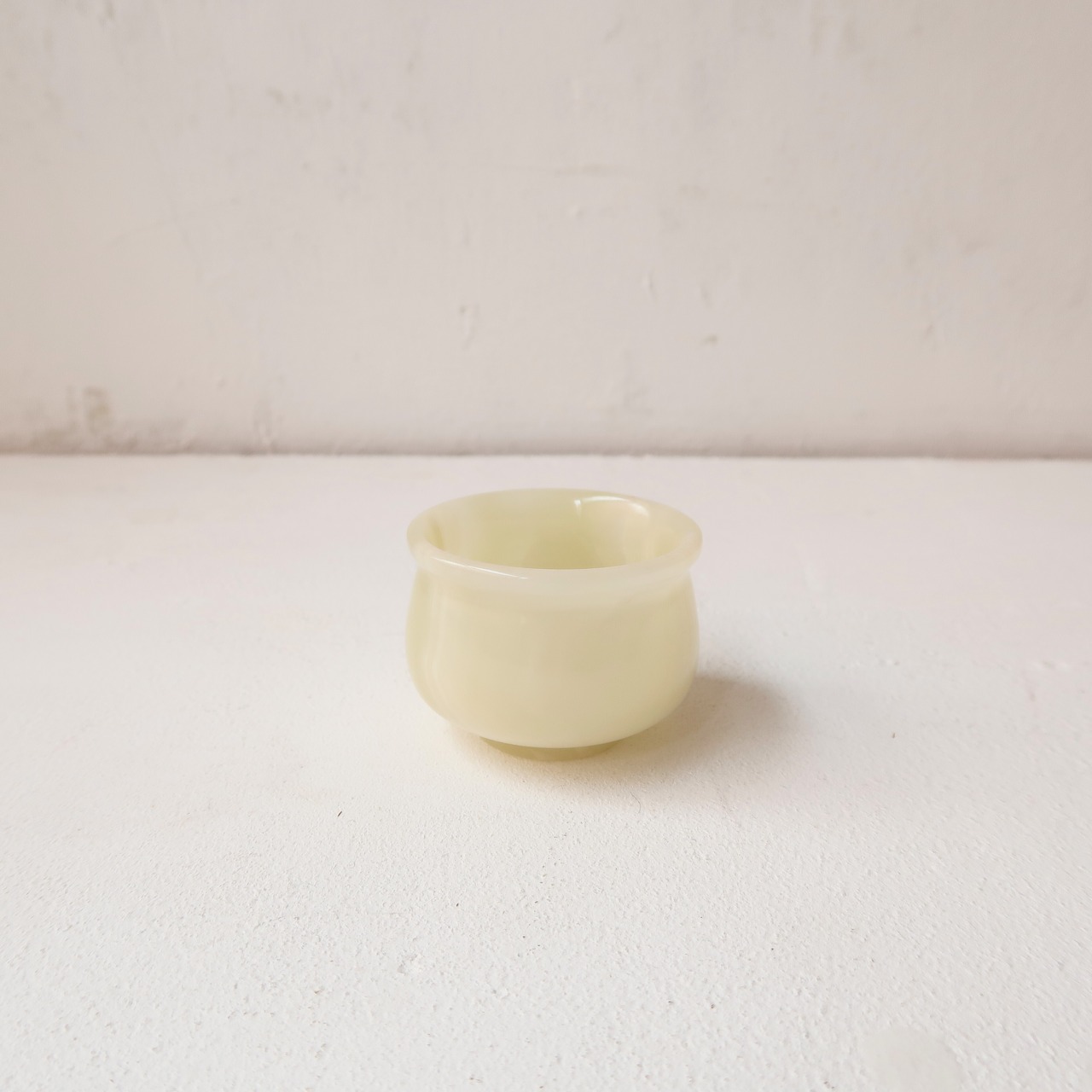 まるい石のおちょこj