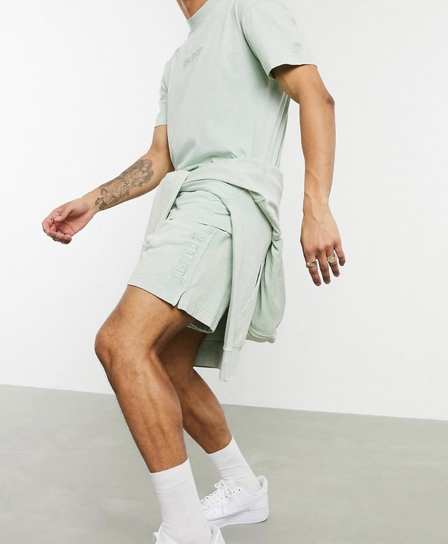 Nike Just Do It washed shorts / tidie green