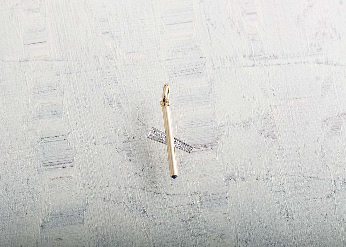 049 RUGIADA さりげなく凝っています。ルーン文字ヘッド