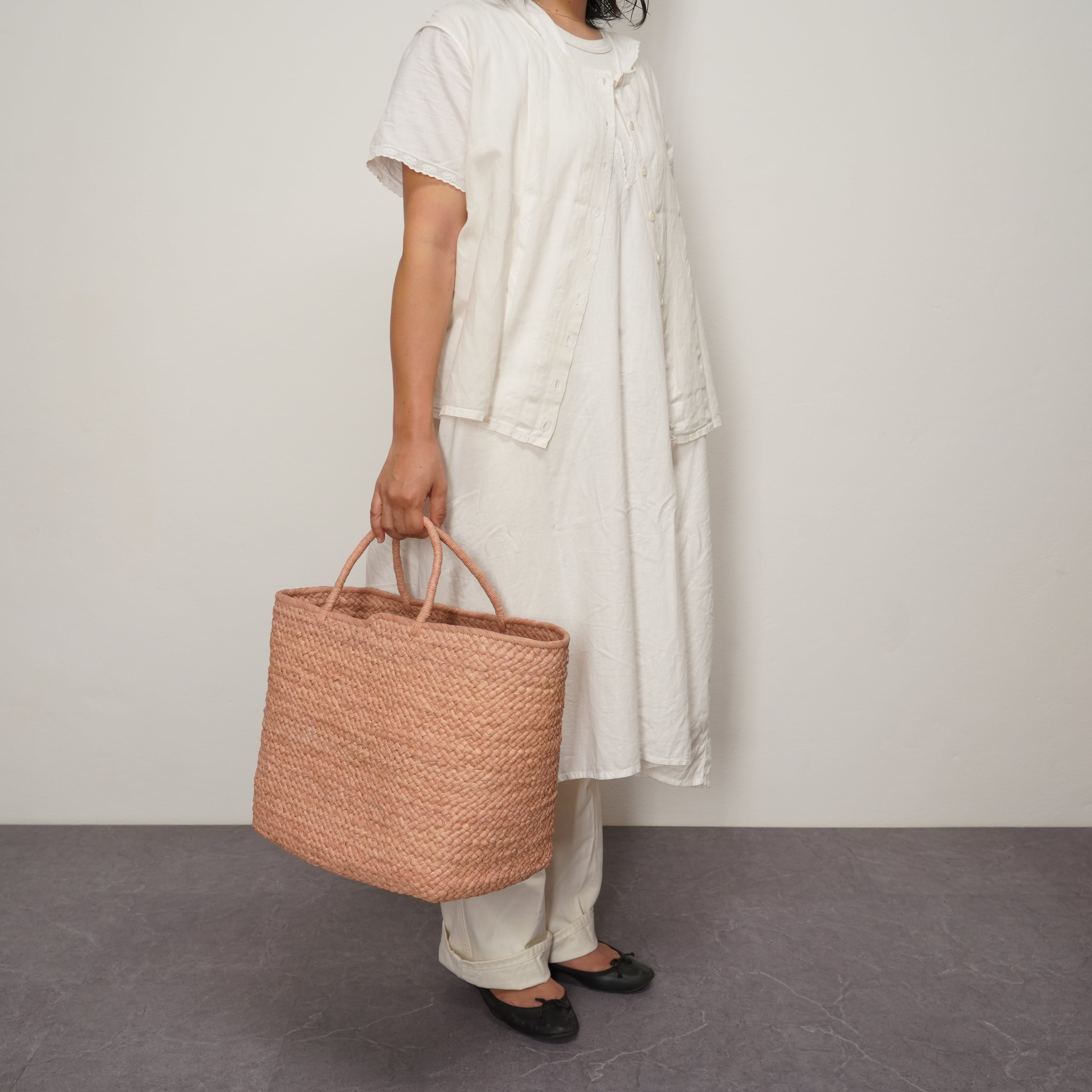 ampiana アンピアーナ チャーム付き Marche Bag (L) - Pink | AMPIANA