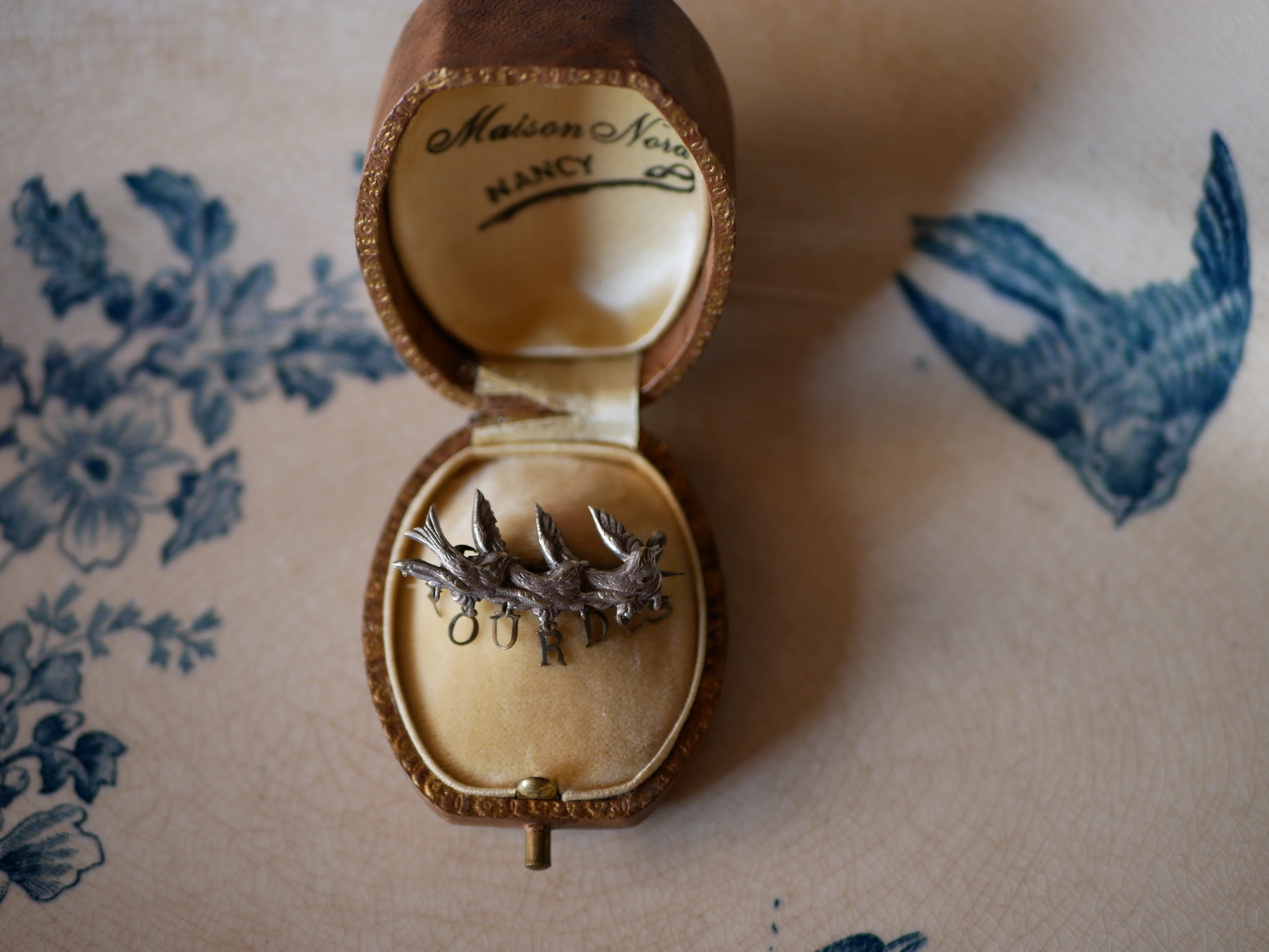 アンティークツバメのブローチ French antique & brocante ツバメのブローチ フランスアンティーク