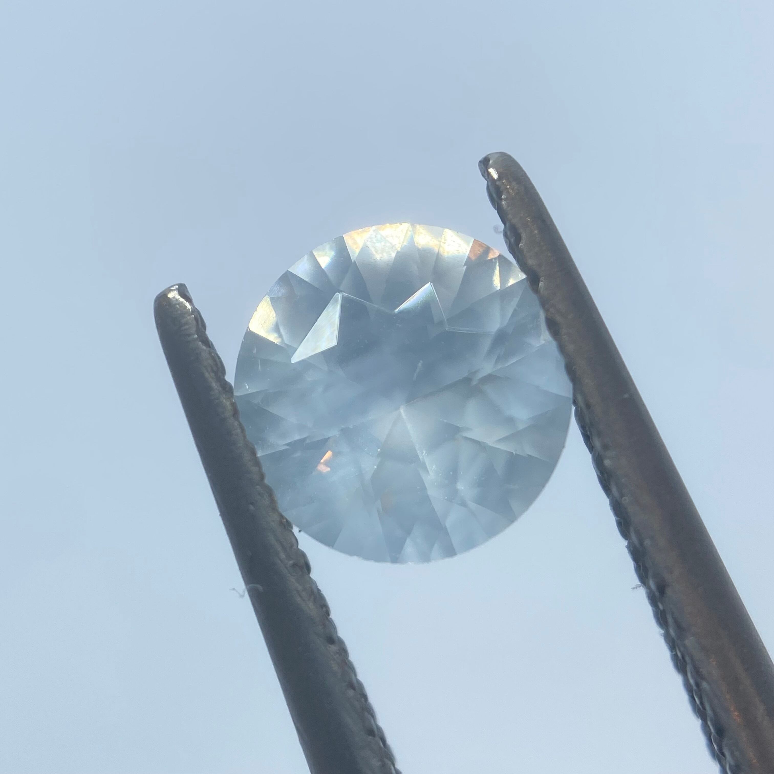 シルキーホワイトの美しいサファイア