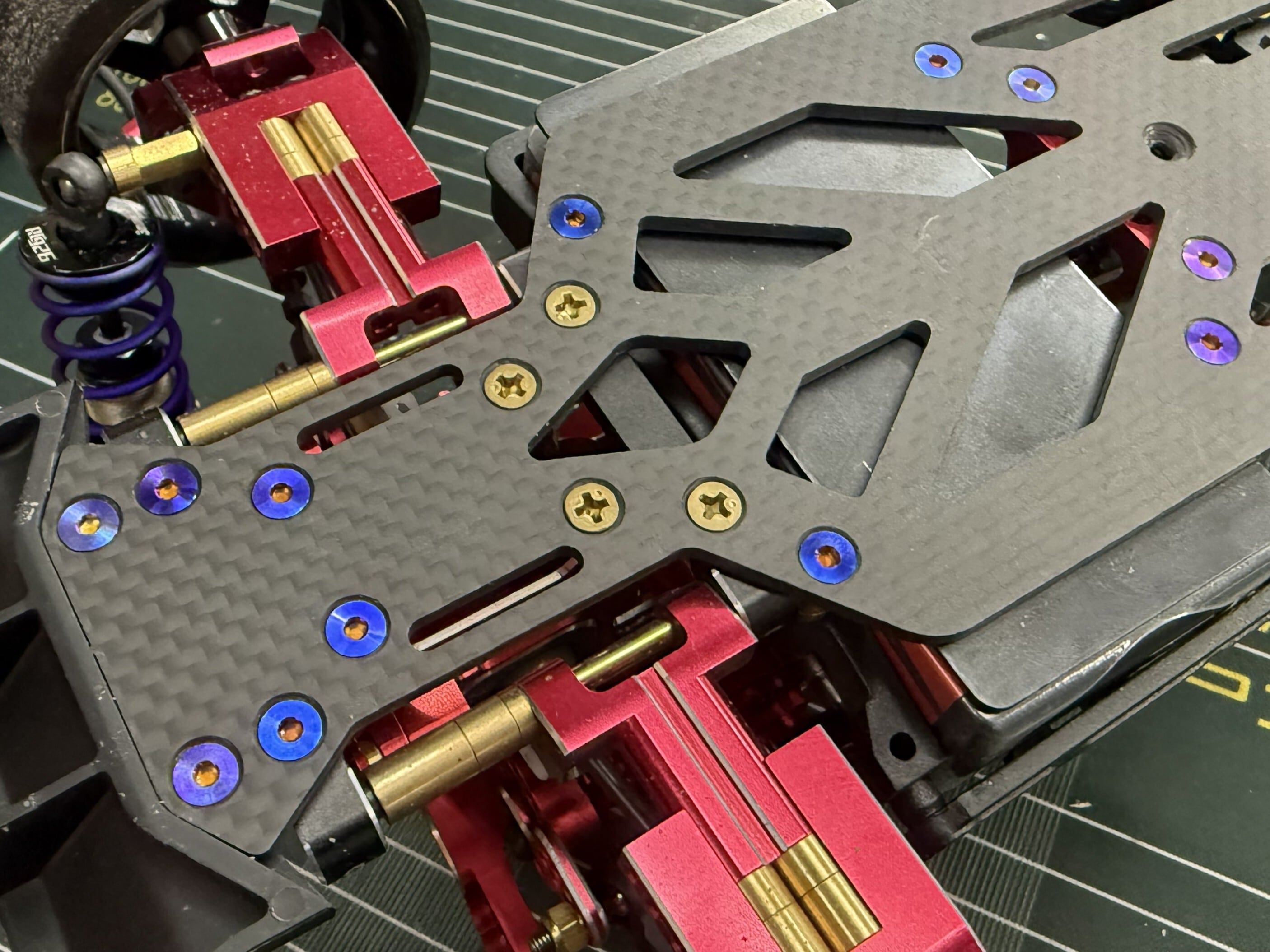 RC926】64チタン【焼き色付き】フラットヘッドスクリュー M3×8mm用 (4