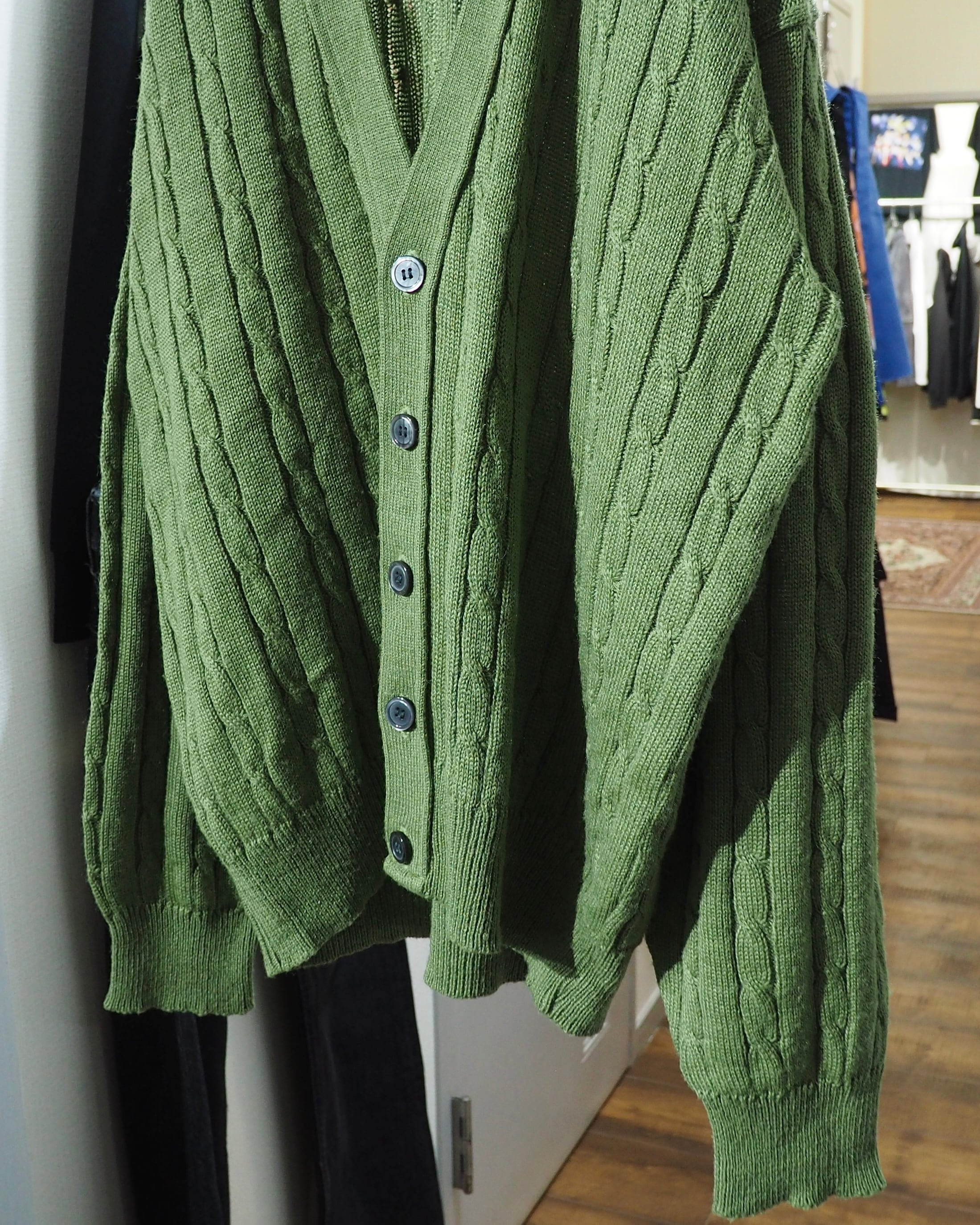 1990s ” VONANZA ” Beautiful Light green Color vintage loose knit Cardigan