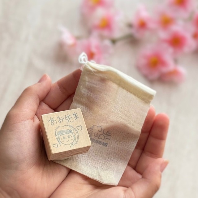 【送料無料】描いた絵をそのまま贈る似顔絵はんこ 2×2〜4×4cm / 卒業 結婚 ギフト 記念品 プレゼント