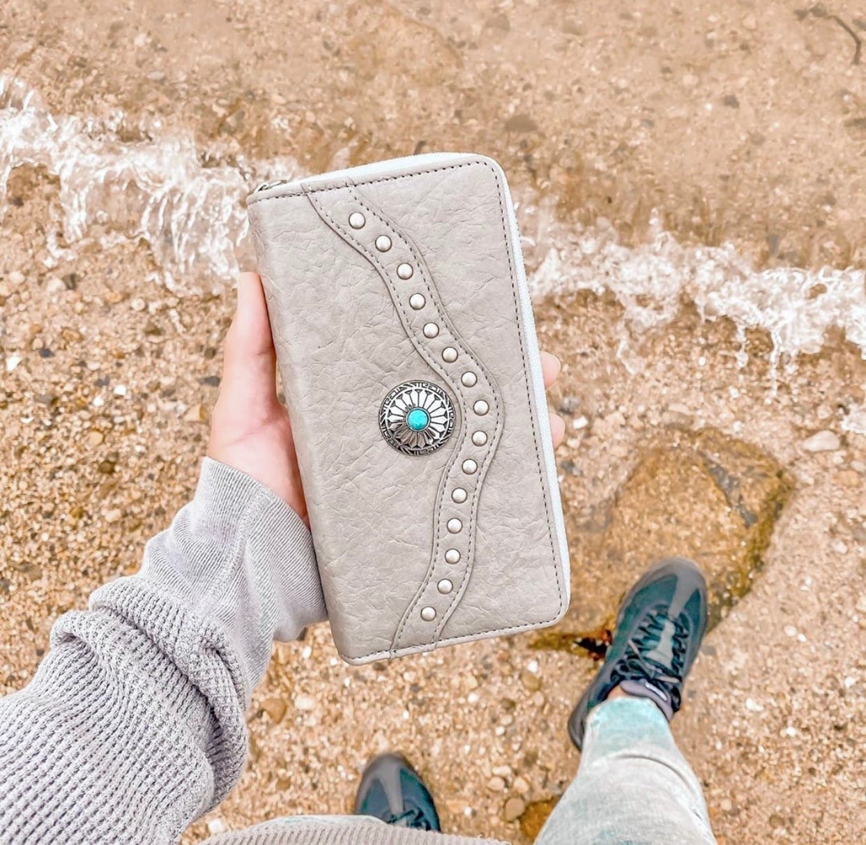 長財布♡西海岸 ビッグコンチョ付き ウォレット グレー | Gina Remitente