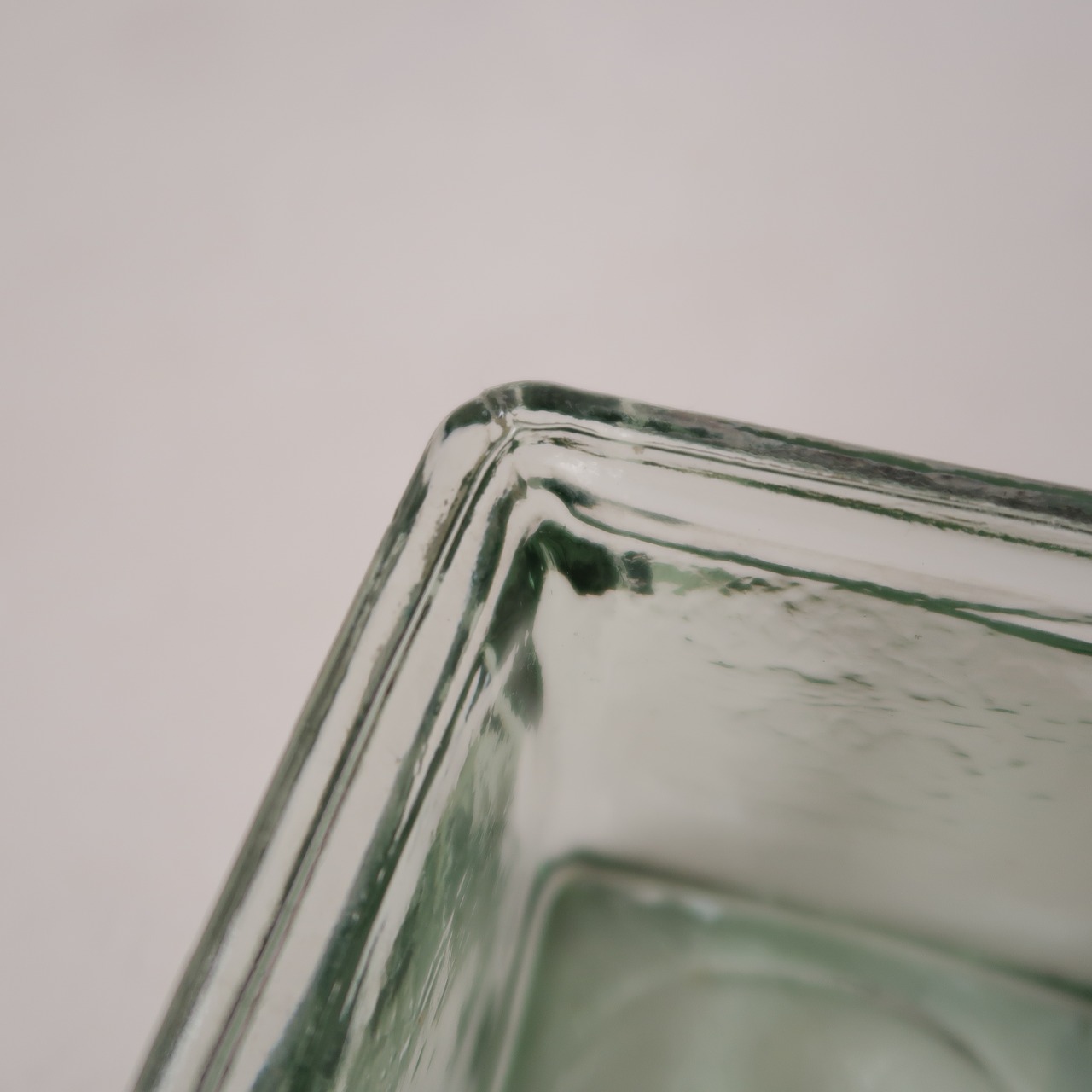 ホワイトストーンのキャンドルホルダー