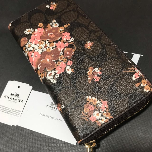 【新品】COACH 正規品 長財布 ブラウン 箱 保存袋 ケアカード付き ギフト