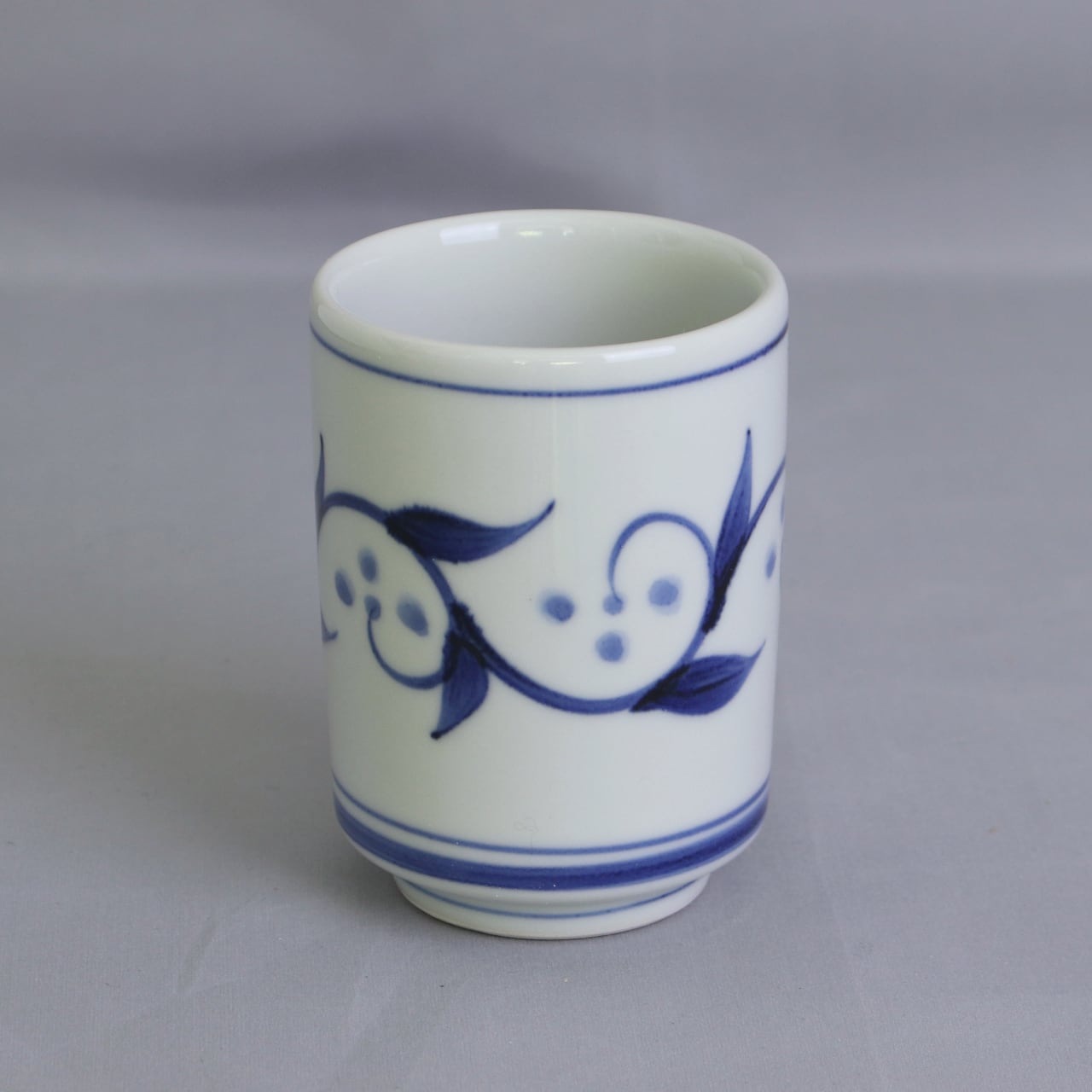 砥部焼 千山窯 湯呑（中） 三ッ紋