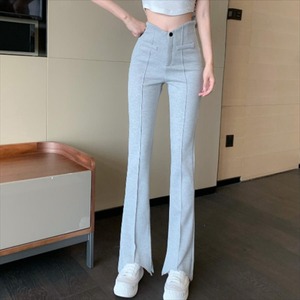 【送料無料】 フレアパンツ 無地 シンプルデザイン カジュアル系 大人可愛い ハイウェスト スリット入り こなれ感 レディースファッション 可愛い 春 30代 40代 お出かけ 女子会 デイリーユース お茶会 お呼ばれ