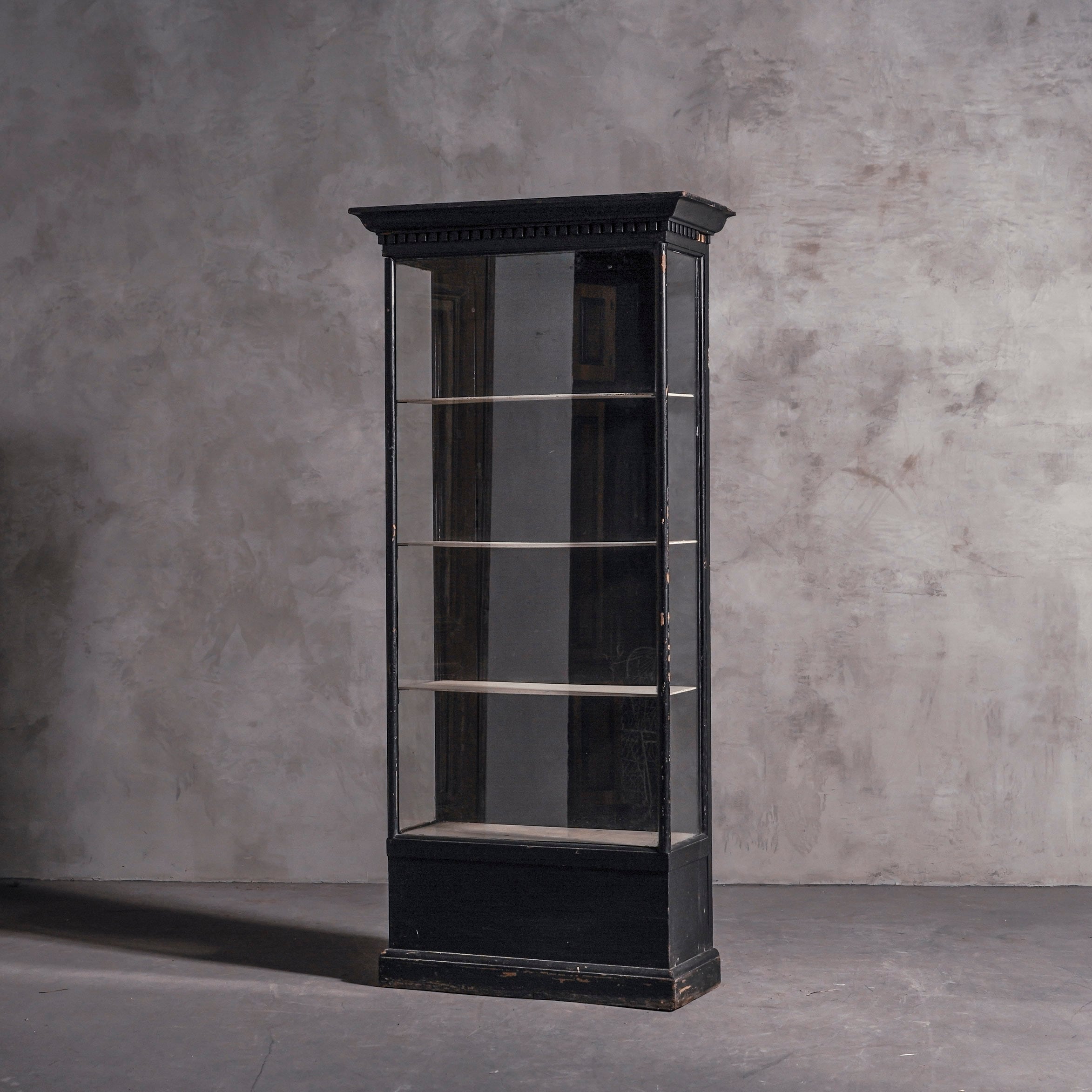ガラスケース/アンティークガラスケース/キャビネット/ブラック/ヨーロッパ家具/店舗什器/陳列棚