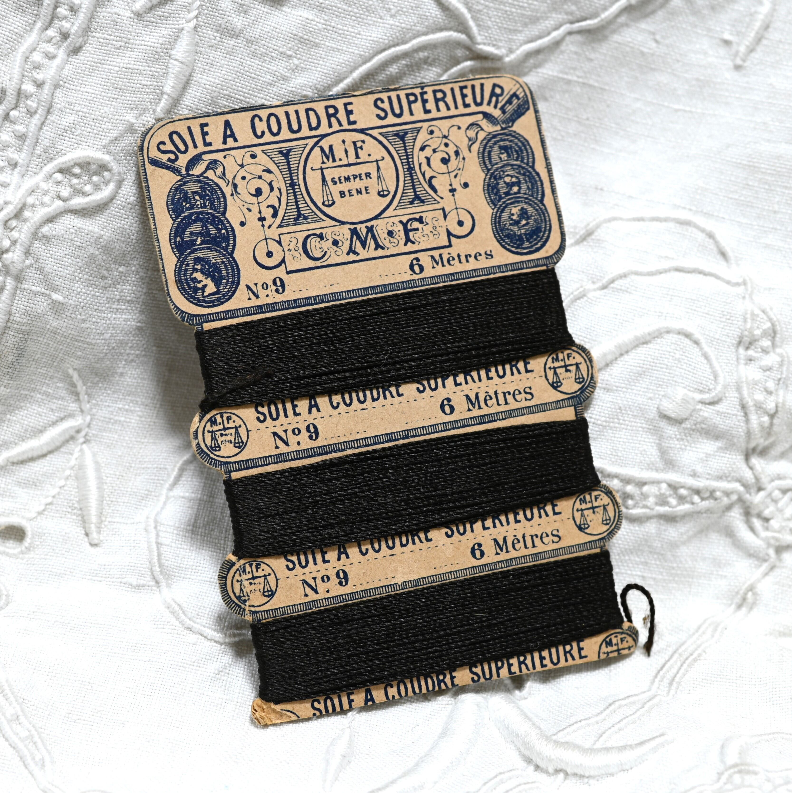 フランスアンティーク　立体糸巻き　noir.。.:⋈* フランス 立体糸巻き ❤︎* アンティーク・ヴィンテージ Noir 紙製糸巻