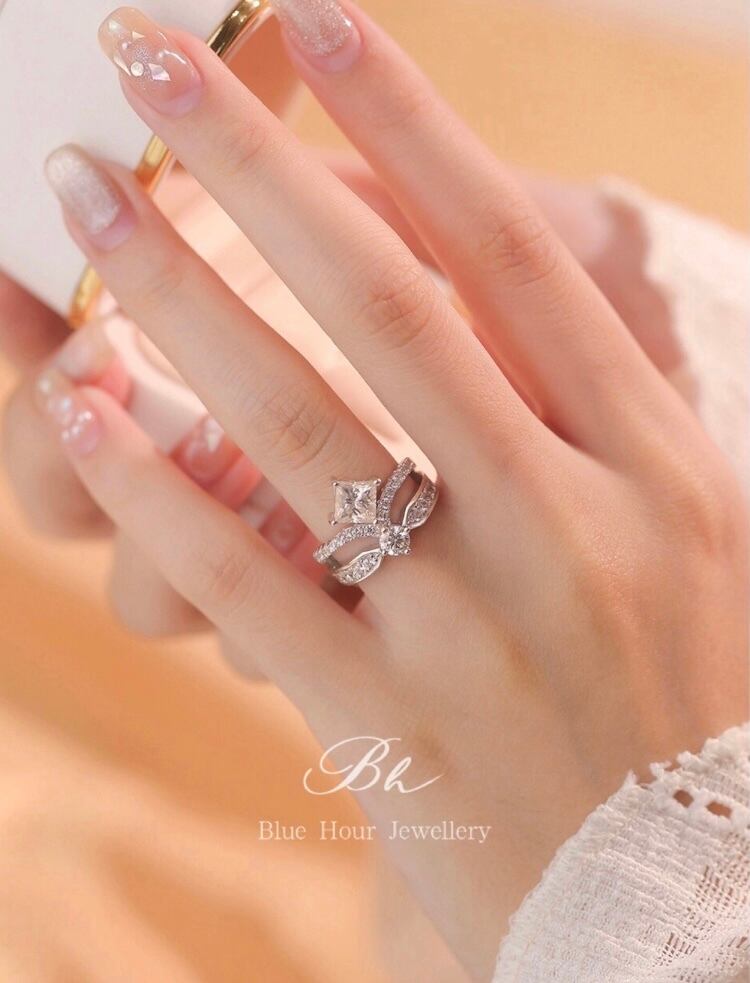 クラウン プリンセスカット モアッサナイト 1ct キラキラ ゴージャス