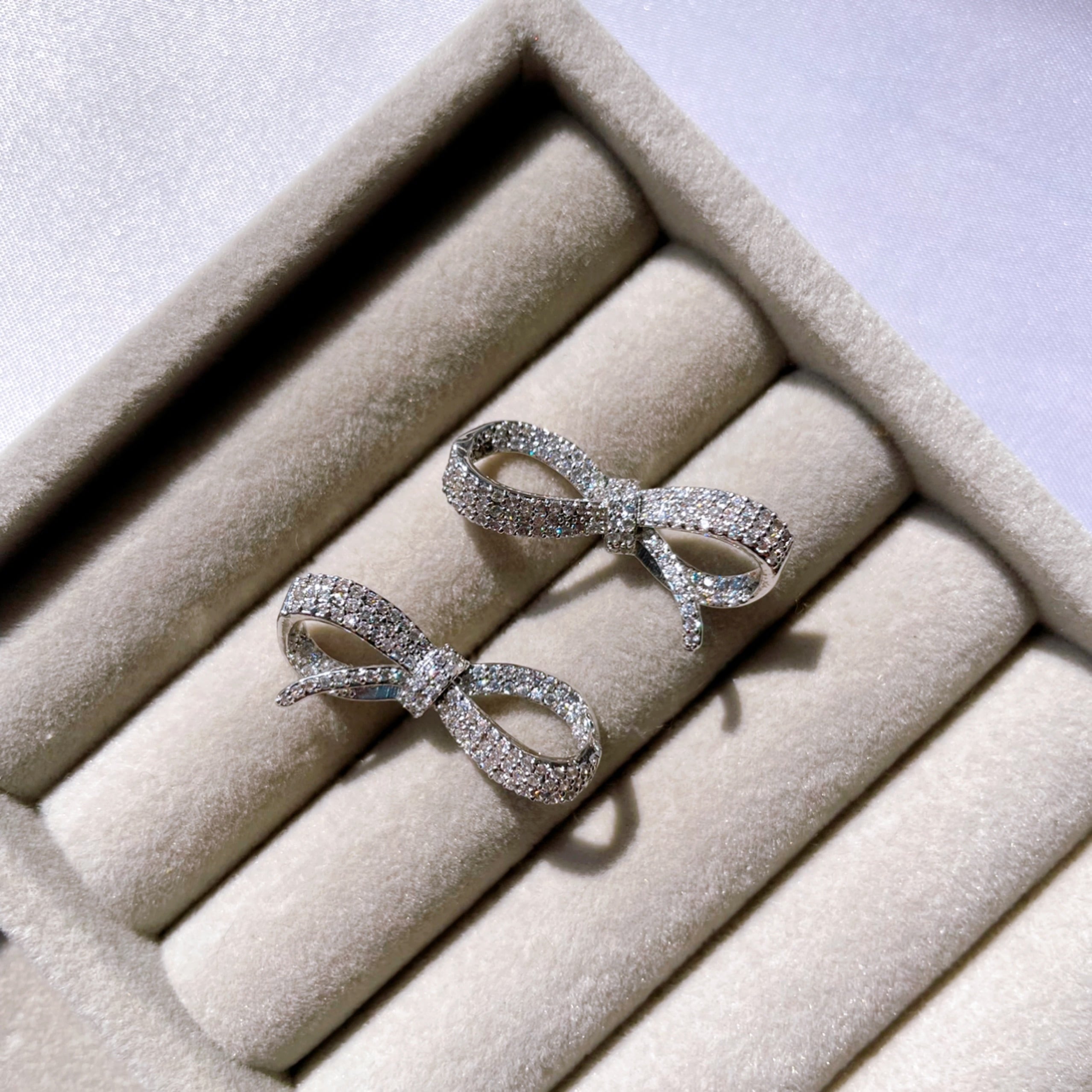 【新品】　エイミーイストワール　パールリボンピアス eimy istoire（エイミーイストワール）の「パールリボンピアス