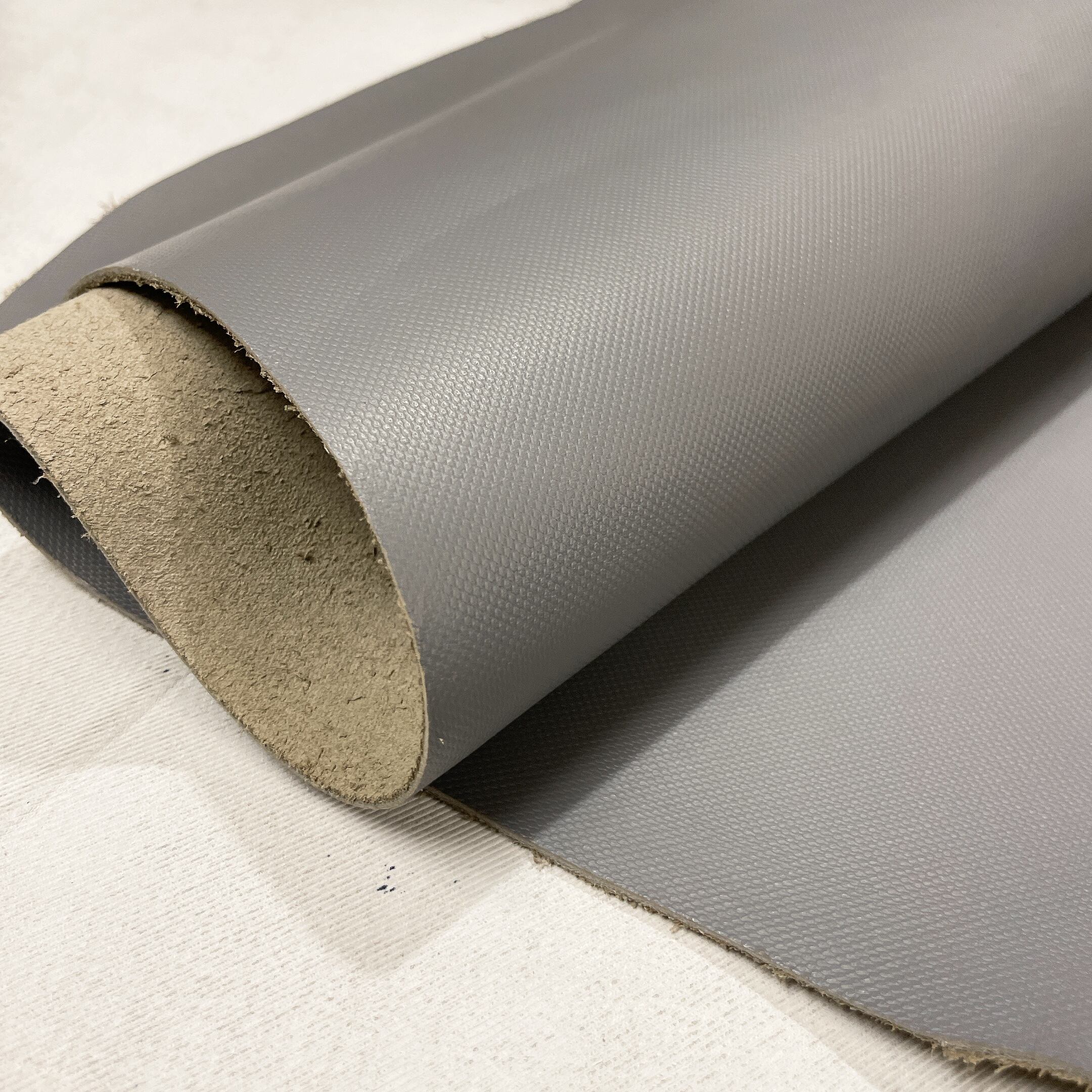 おねむ樣専用購入 ベージュ色 グレー 2点 牛革 型押し【灰色】約1.5mm厚 [キズ、折り目有り] E5D-016 | and