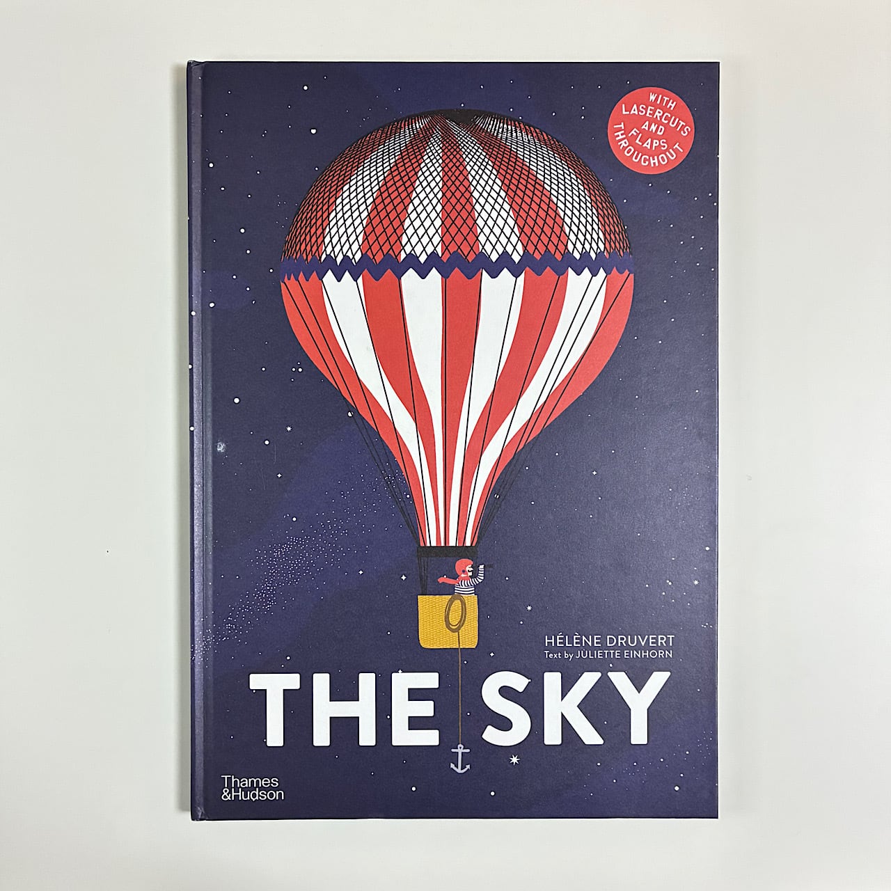The Sky : With lasercuts and flaps throughout | 素敵な洋書絵本のお