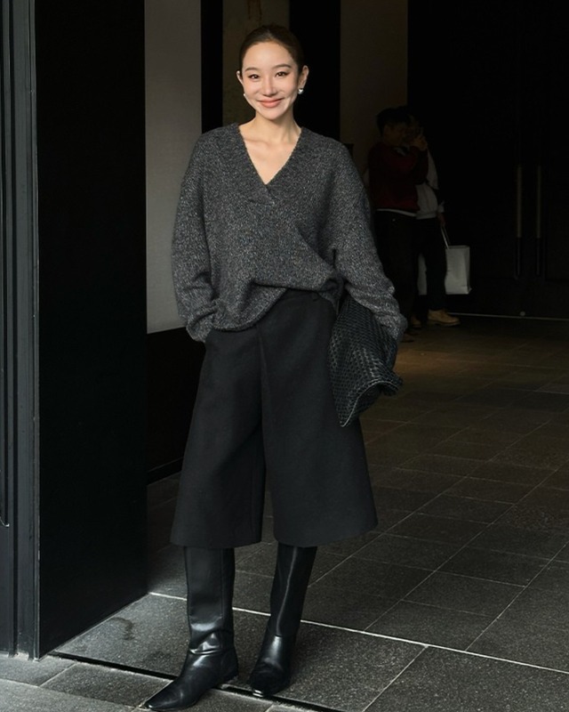 Vネックルーズニットトップス　A25269