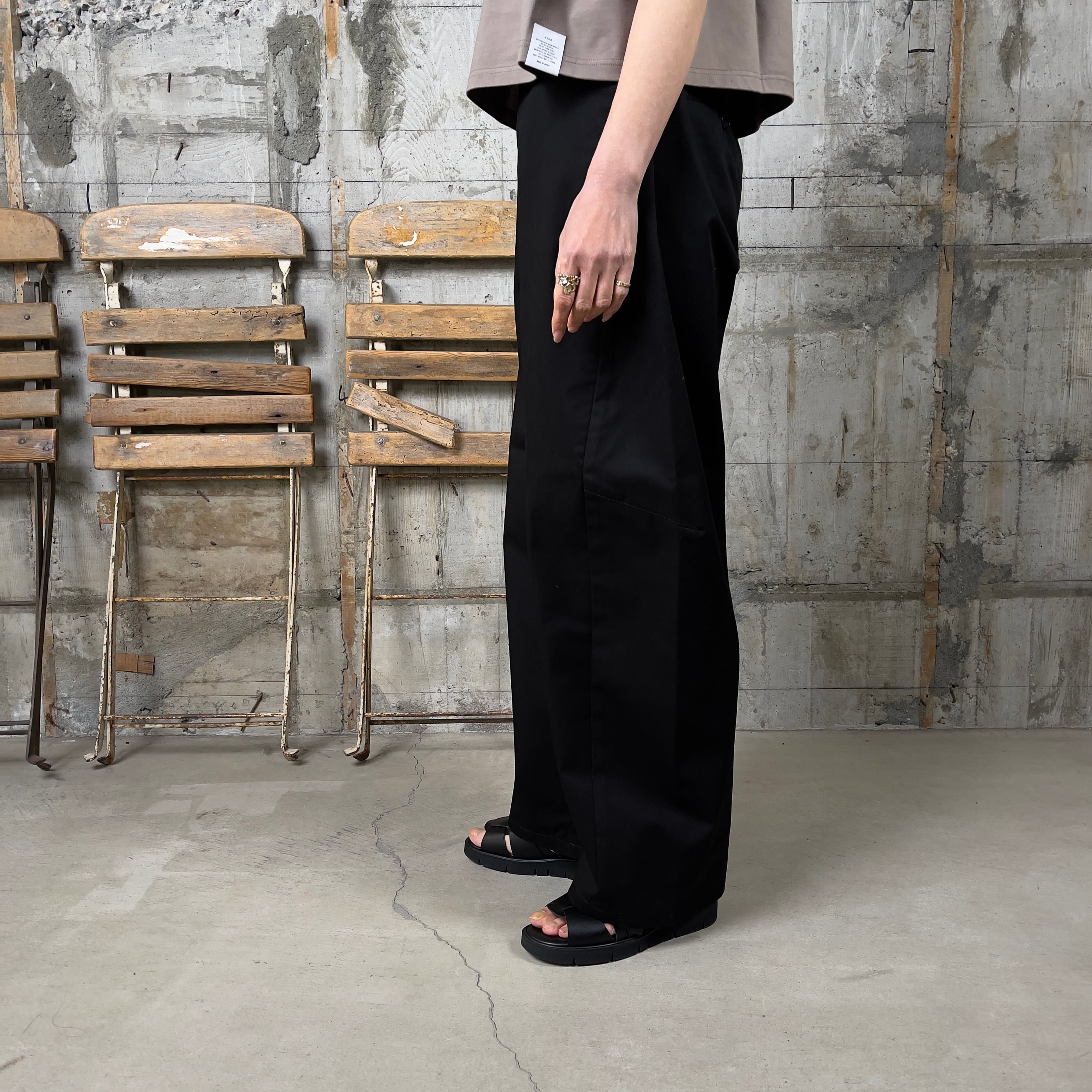 HYKE【ハイク】 T/C BARREL LEG TROUSERS (13330) | glamour online