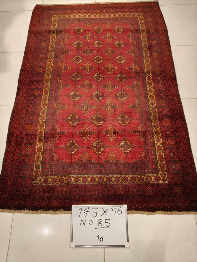 絨毯クエスト68【No.85】 ※現在、こちらの商品はイランに置いてあります。ご希望の方は先ずは在庫のご確認をお願いします。