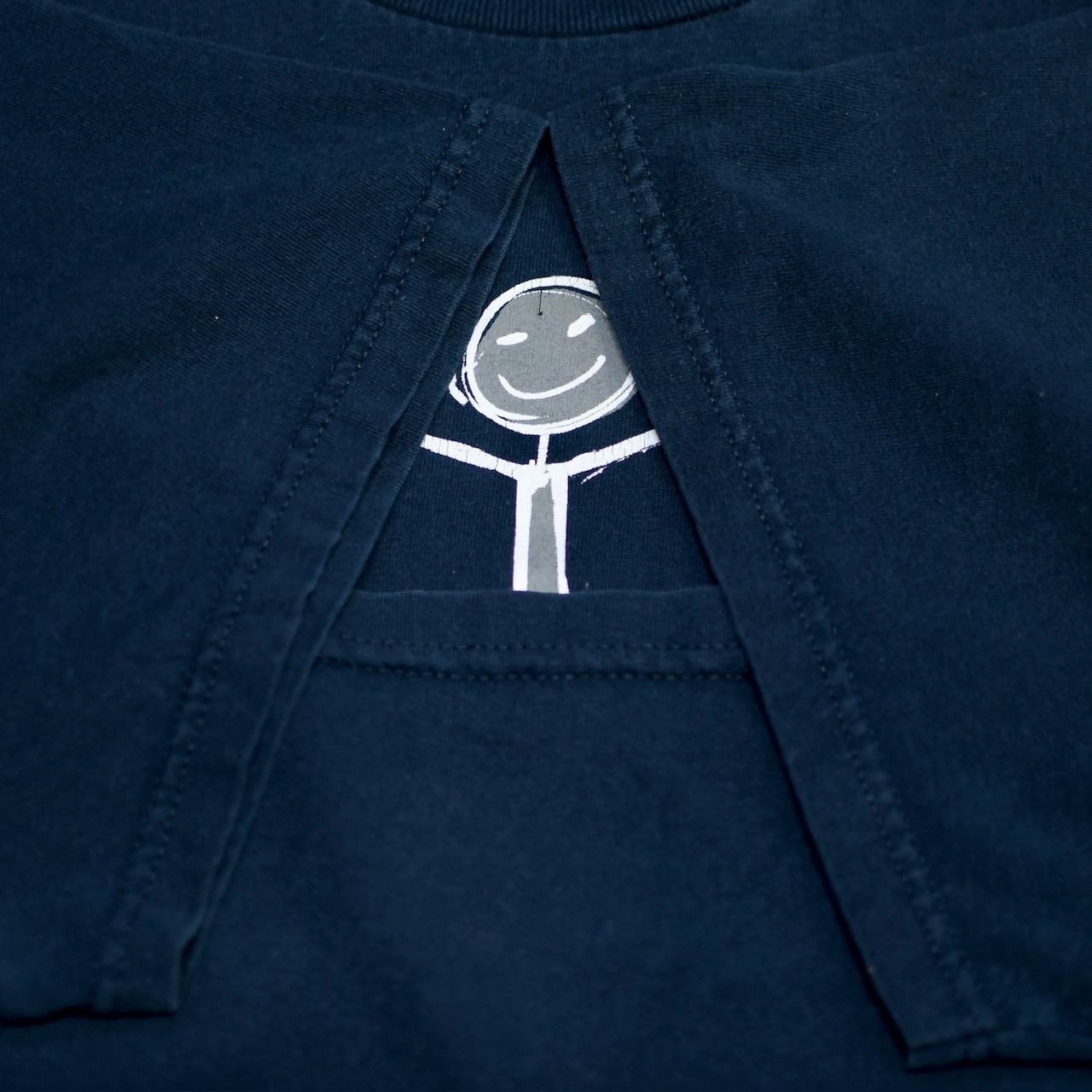 joke print tee navy