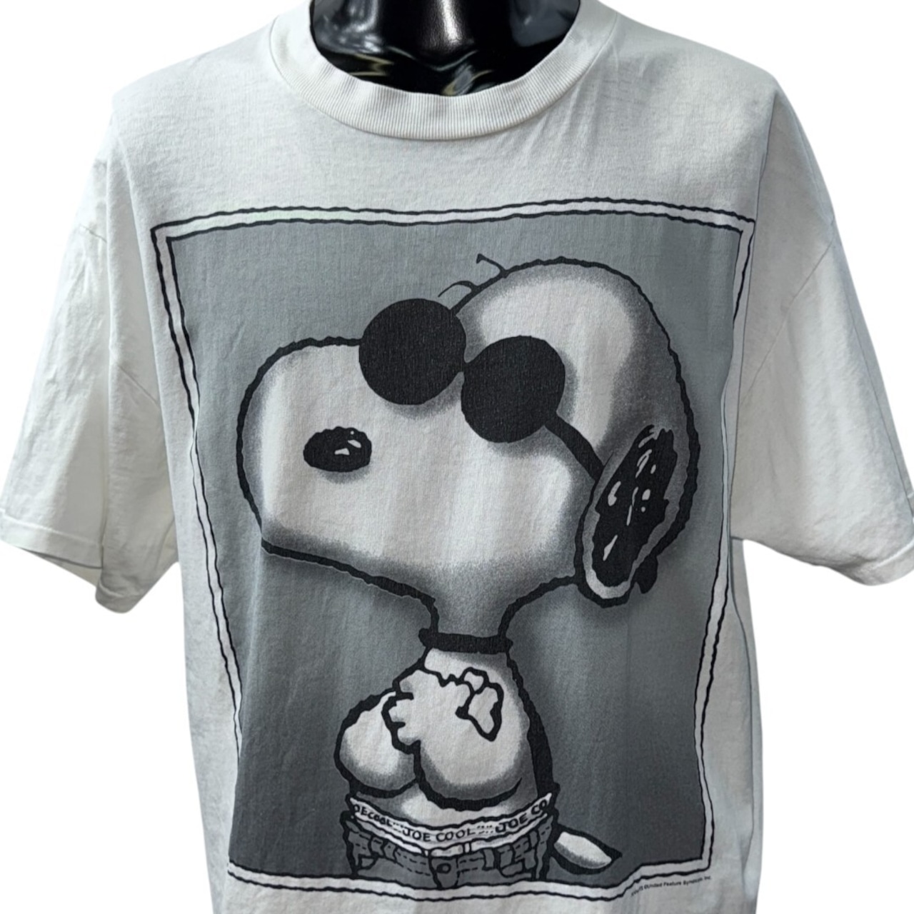 【PEANUTS】スヌーピー "JOE COOL" サングラス グラフィック Tシャツ