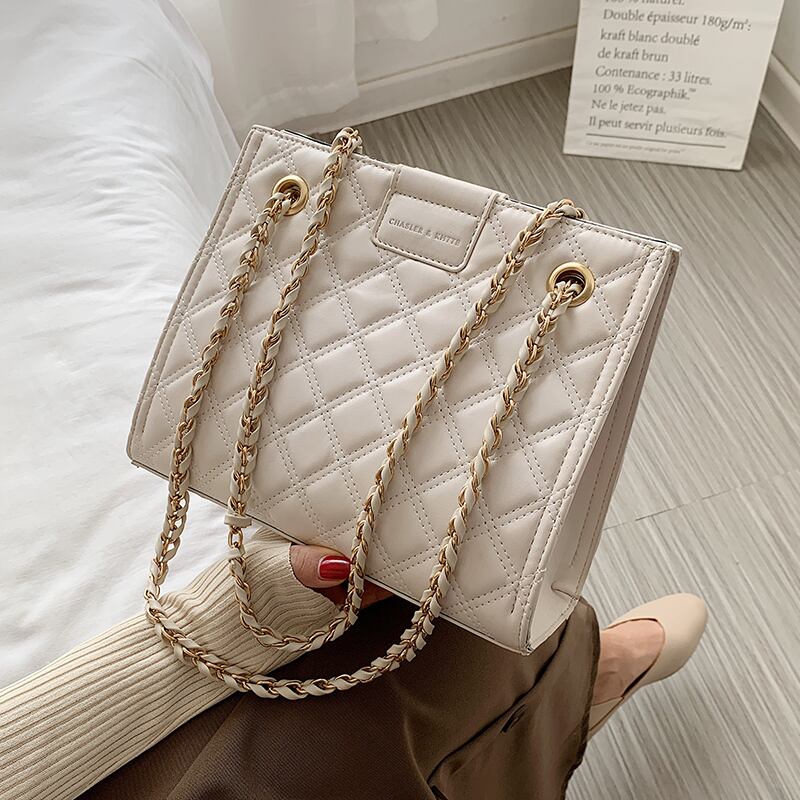 Lingge刺繍糸大容量バッグレディースバッグ2020新しいトレンドファッションチェーンメッセンジャーバッグネットレッドワンショルダー脇バッグ Tiancai_Wing_Bag7784892