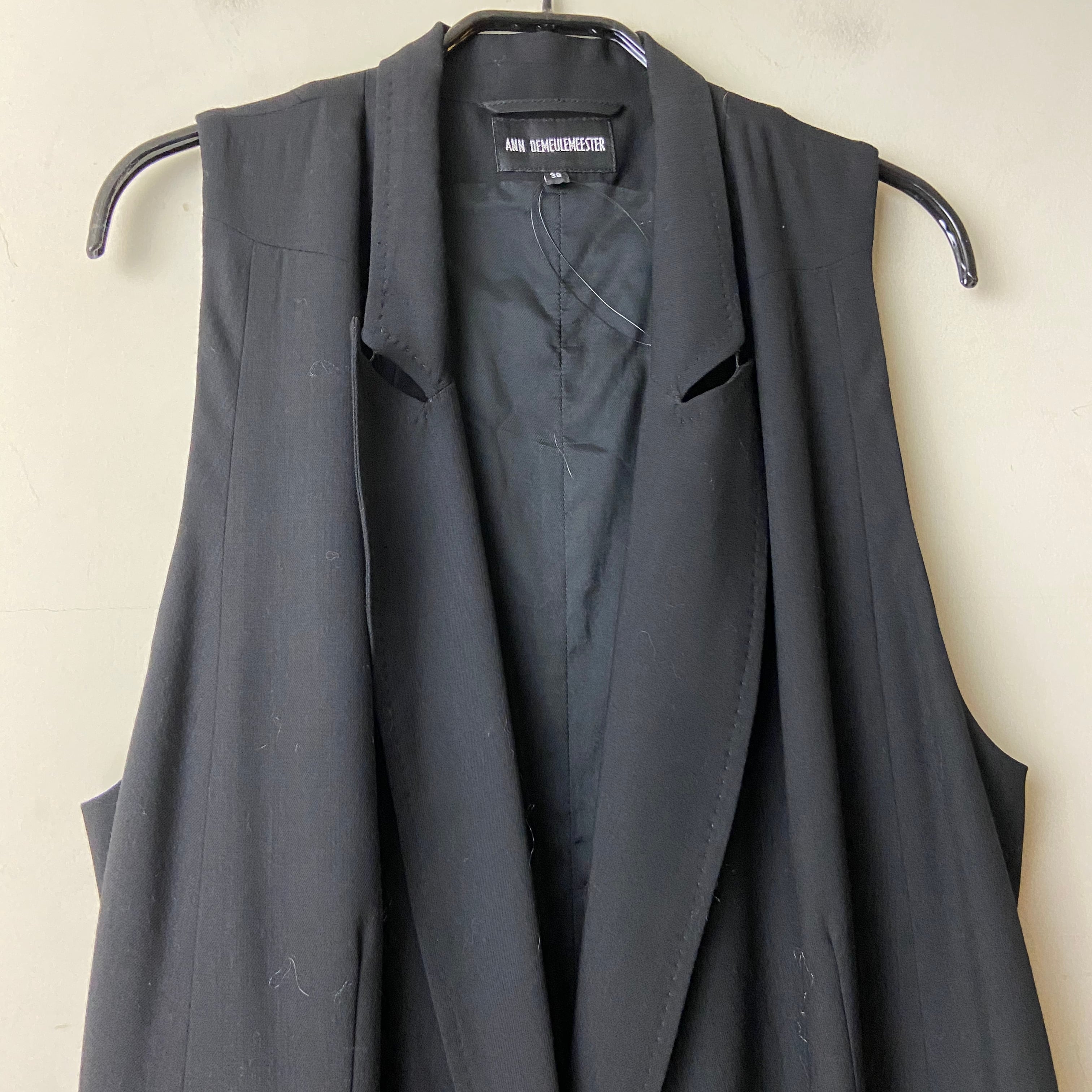 ANN DEMEULEMEESTER no sleeves coat | NOIR ONLINE