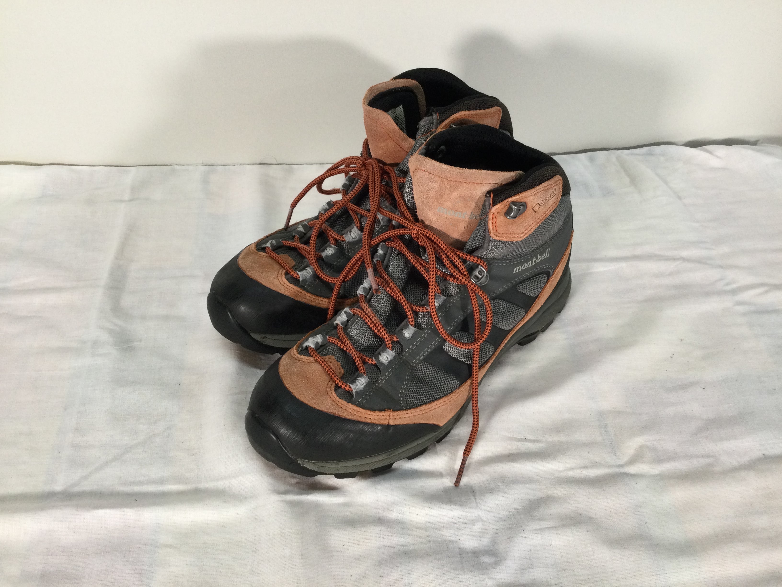 【中古美品】mont-bell モンベルト レッキングシューズ　27.5cm グレー系 GORE-TEX　vibram mont-bell モンベル トレッキングブーツ 27.5 mont-bell◇トレッキング