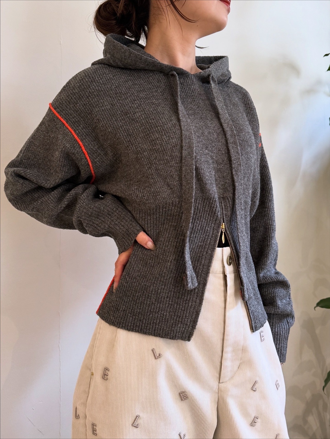 エイミーロウ  Eimee Law ZIPスリットフーディーニットTOPS