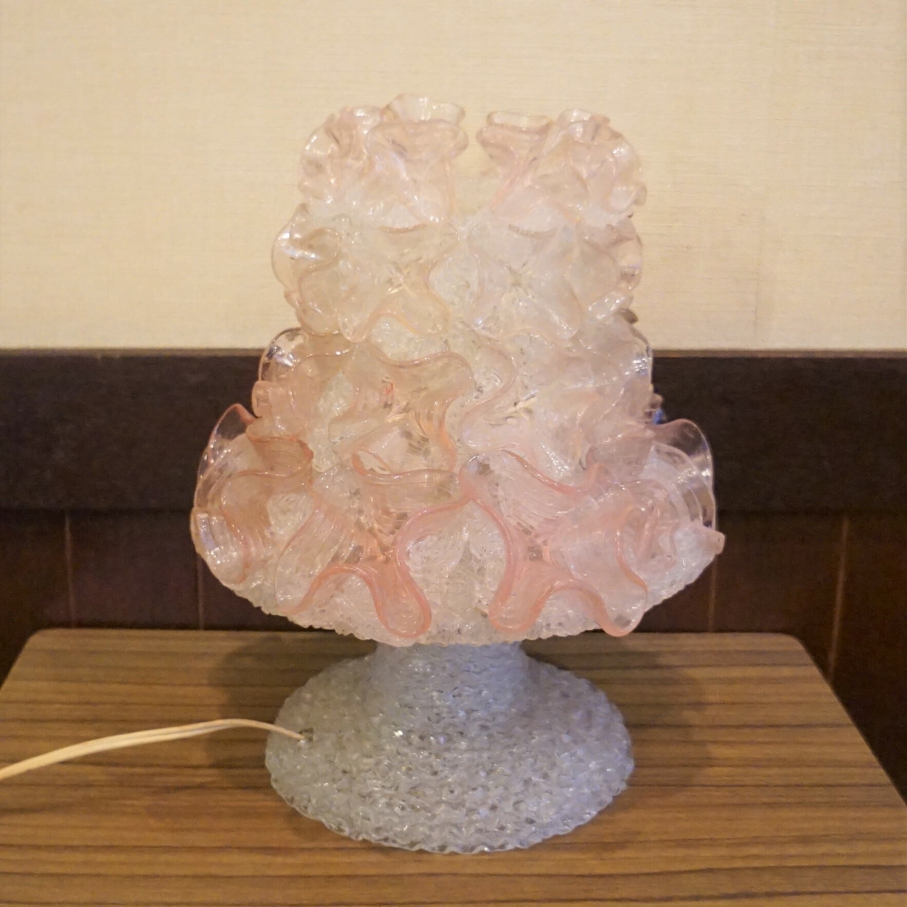 フリルのガラスのテーブルランプ | 純喫茶家具の村田商會