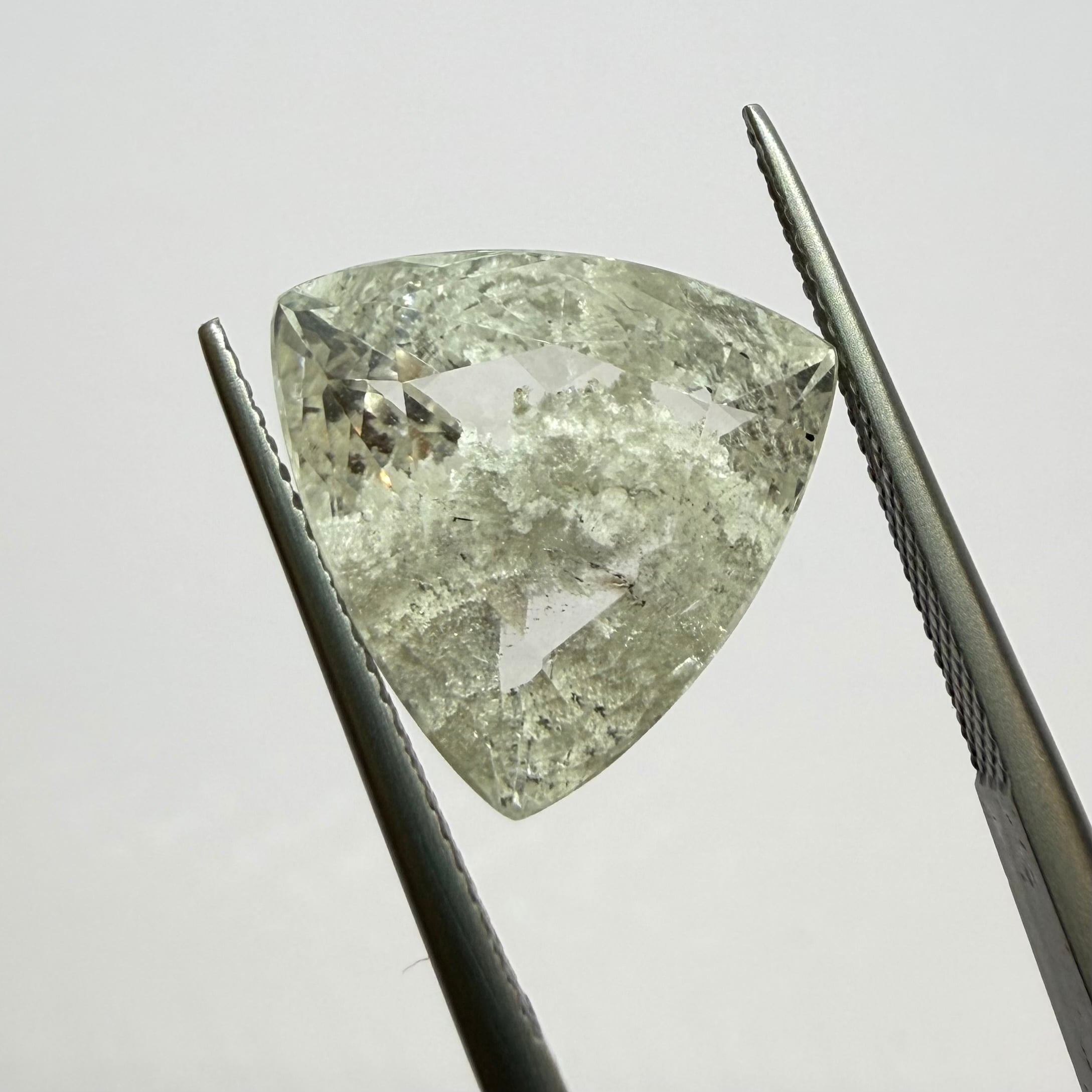 カスミソウを閉じ込めたようなガーデンクオーツ