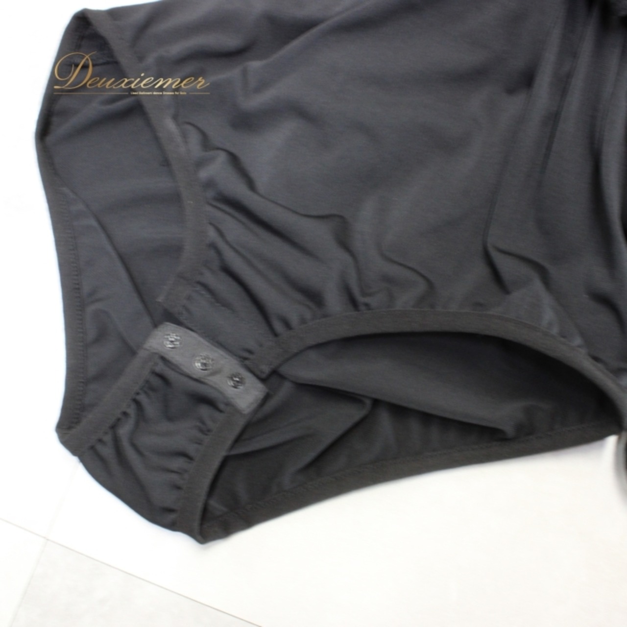 社交ダンス 衣装 スタンダード ドレス ワンピース レッスンウェア パーティドレス レディース 扉姿 ブラック系 黒 無地 長袖 透け感 フリル シンプル エレガント パーティー用 ストレッチ 快適 柔らかい おしゃれ バルーンシルエット フリルデザイン フェミニン クラシック カジュアル セクシー 結婚式 二次会 発表会 取り外し可能な胸パッド